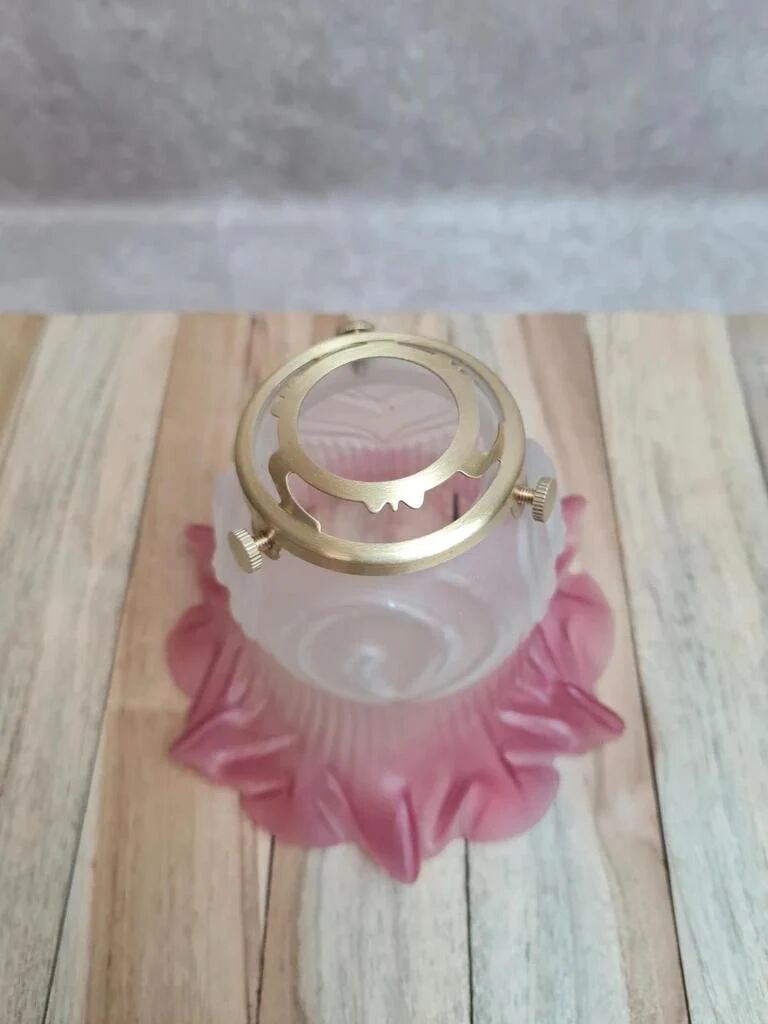 Abat-jour ancien en verre dépoli rose