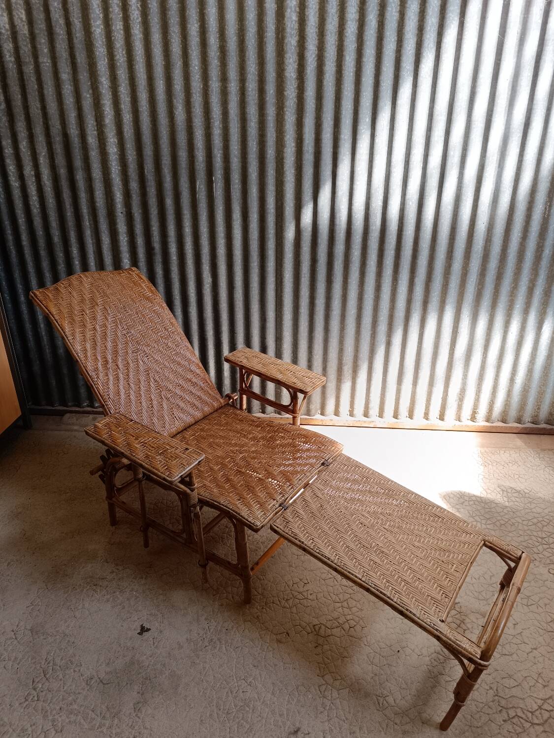 Sunbed - Vintage rattan wicker deckchairs