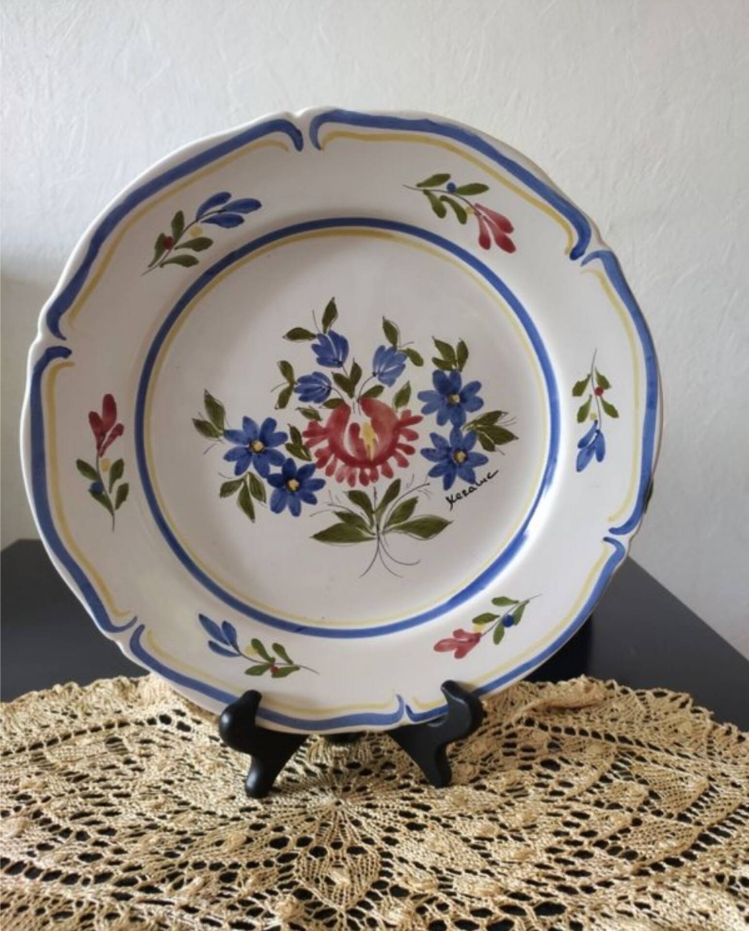 Large decorative plate, Quimper