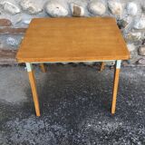 Maternal desk and its chair