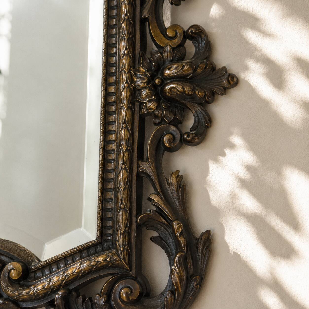 Miroir biseauté en bronze, Second Empire XIXe siècle, style Louis XV