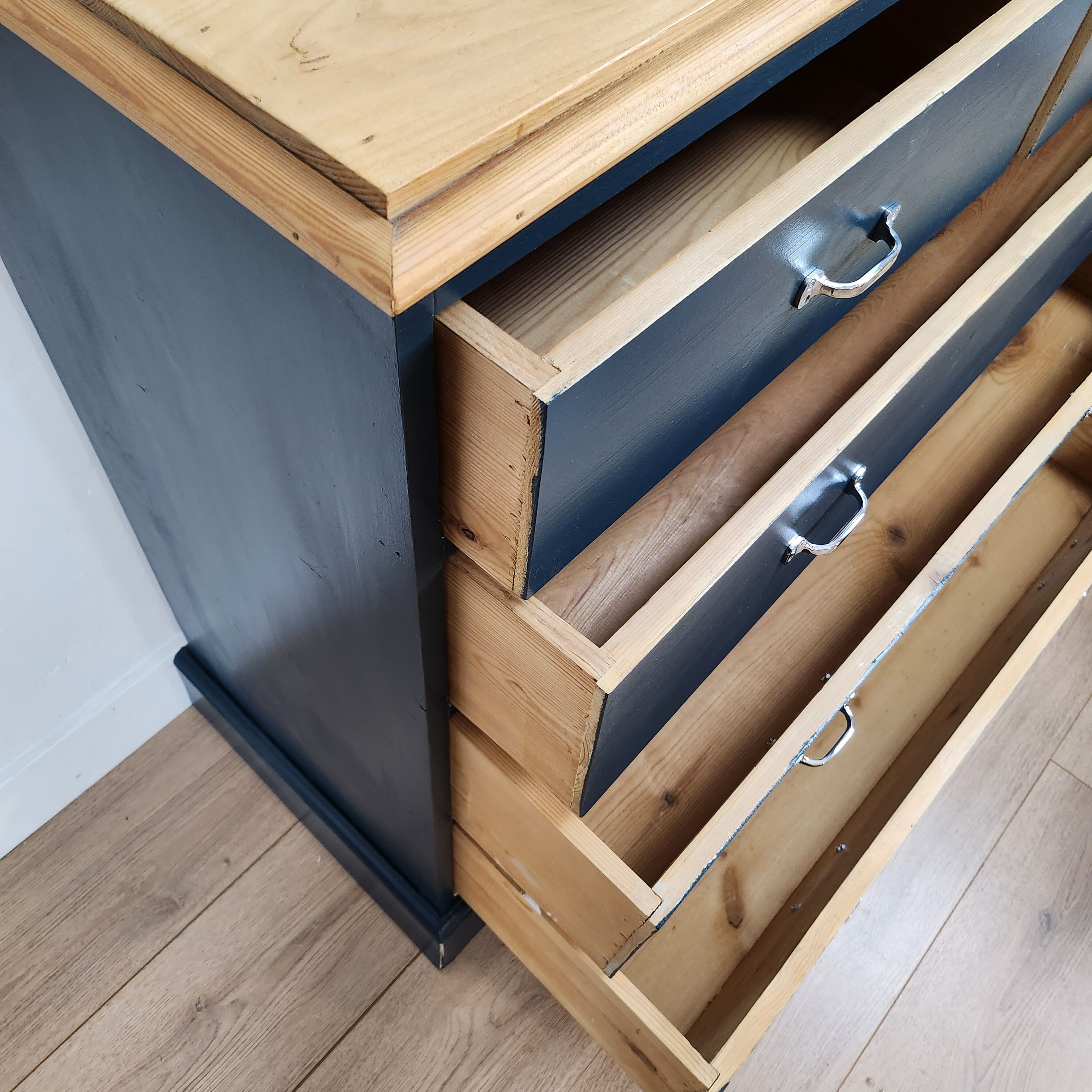 Dressing table