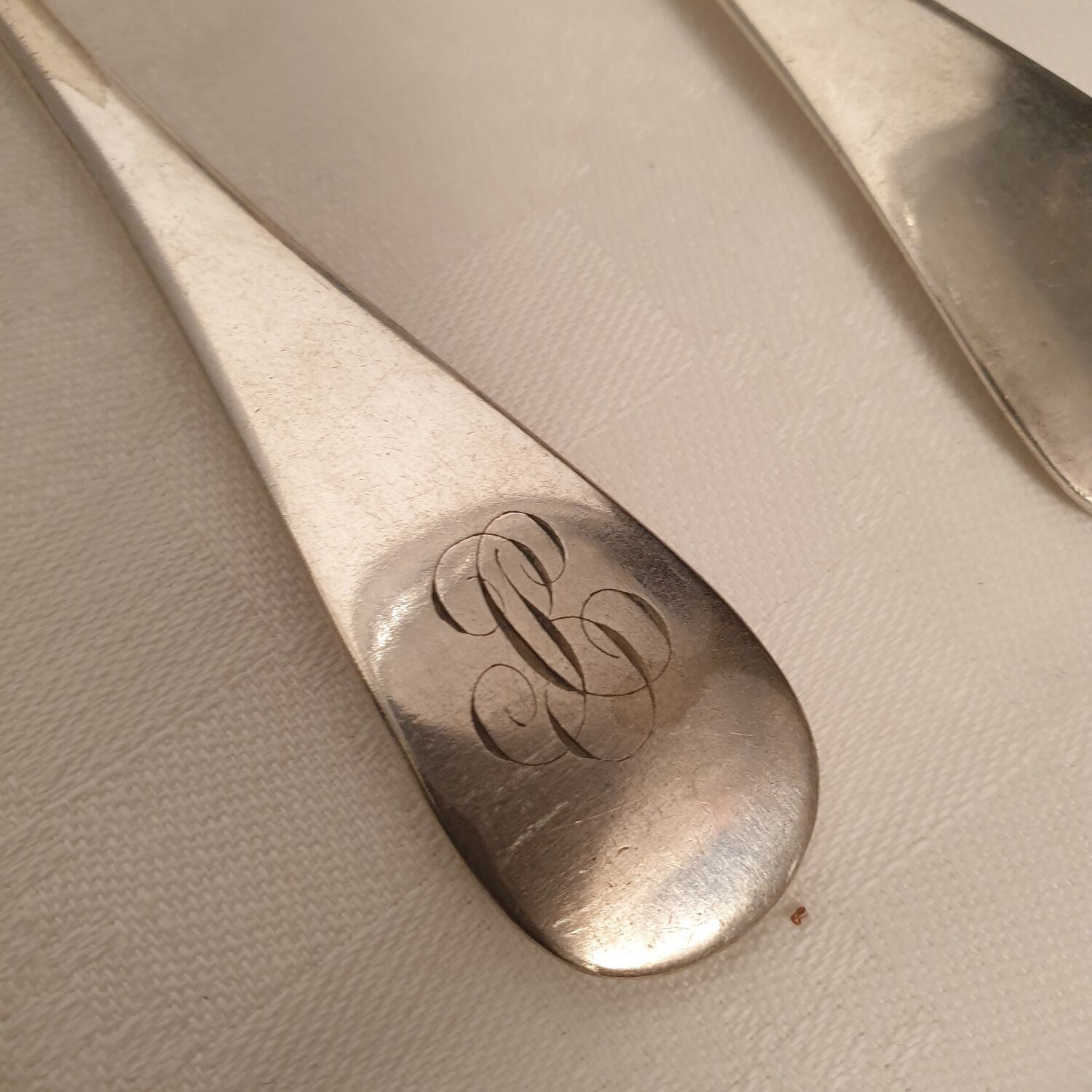 15 spoons & 4 silver metal forks