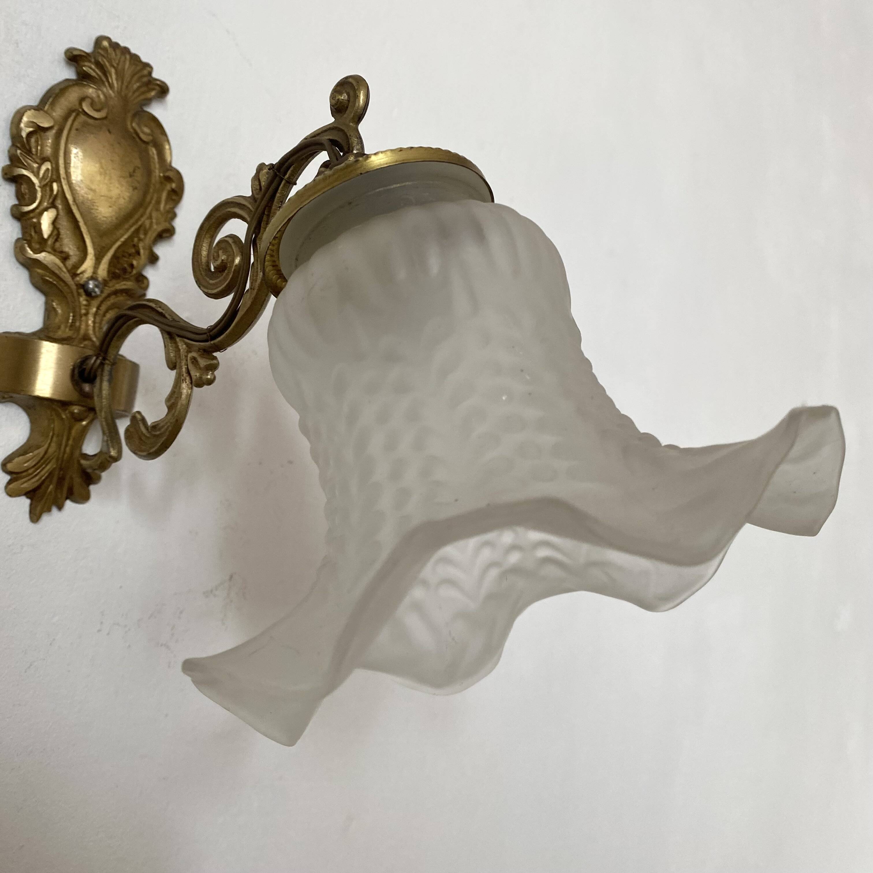 Applique rétro avec tulipe de verre