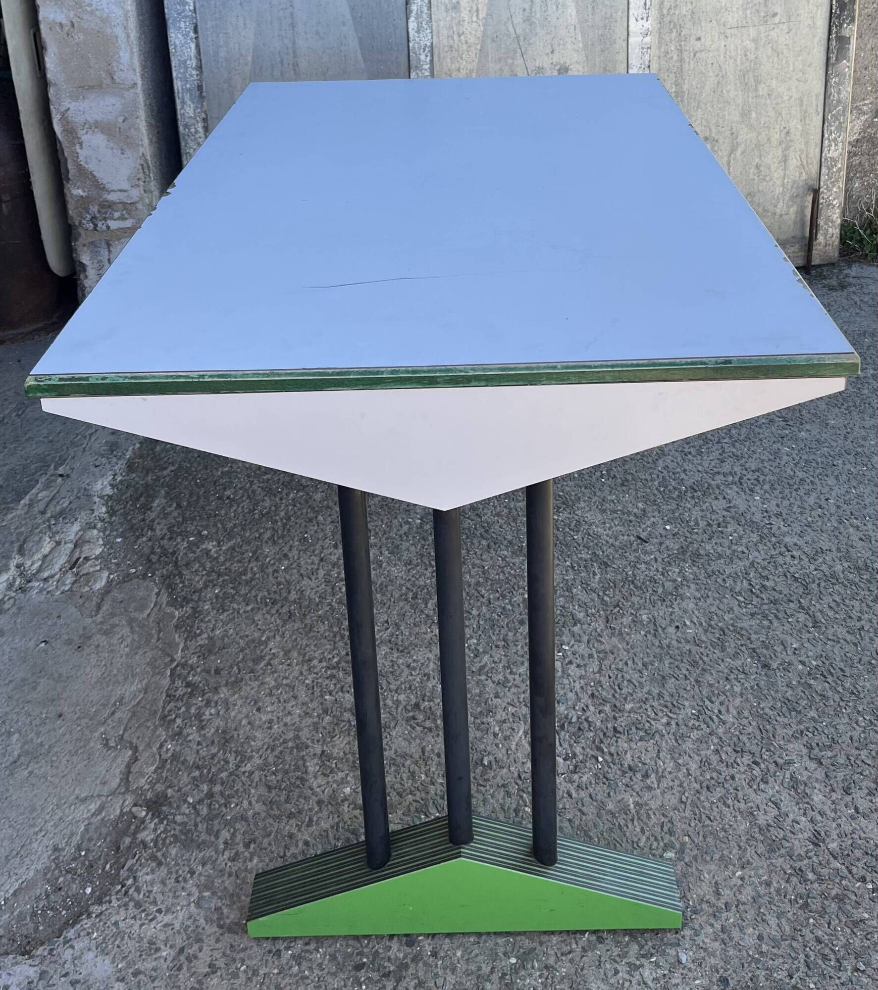 Paire de tables Années 80 Post-modernes