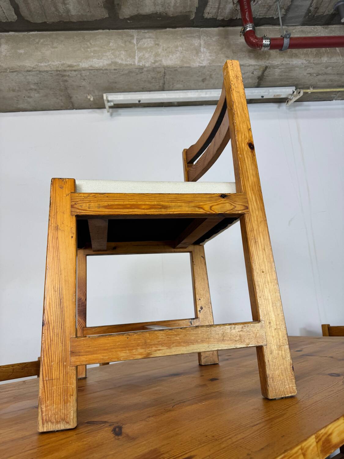 Ensemble de salle à manger moderniste du milieu du siècle en pin, style Chapo, Perriand, Jeanneret, années 50