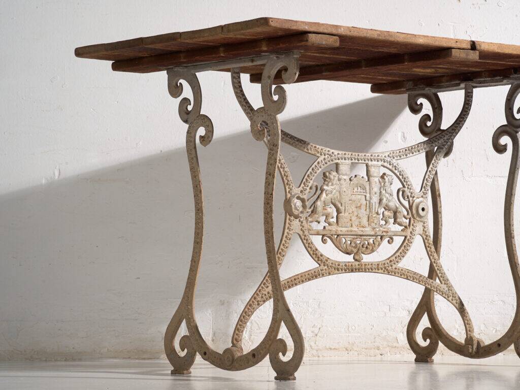 Table de jardin ancienne en fonte – Europe centrale, vers 1900