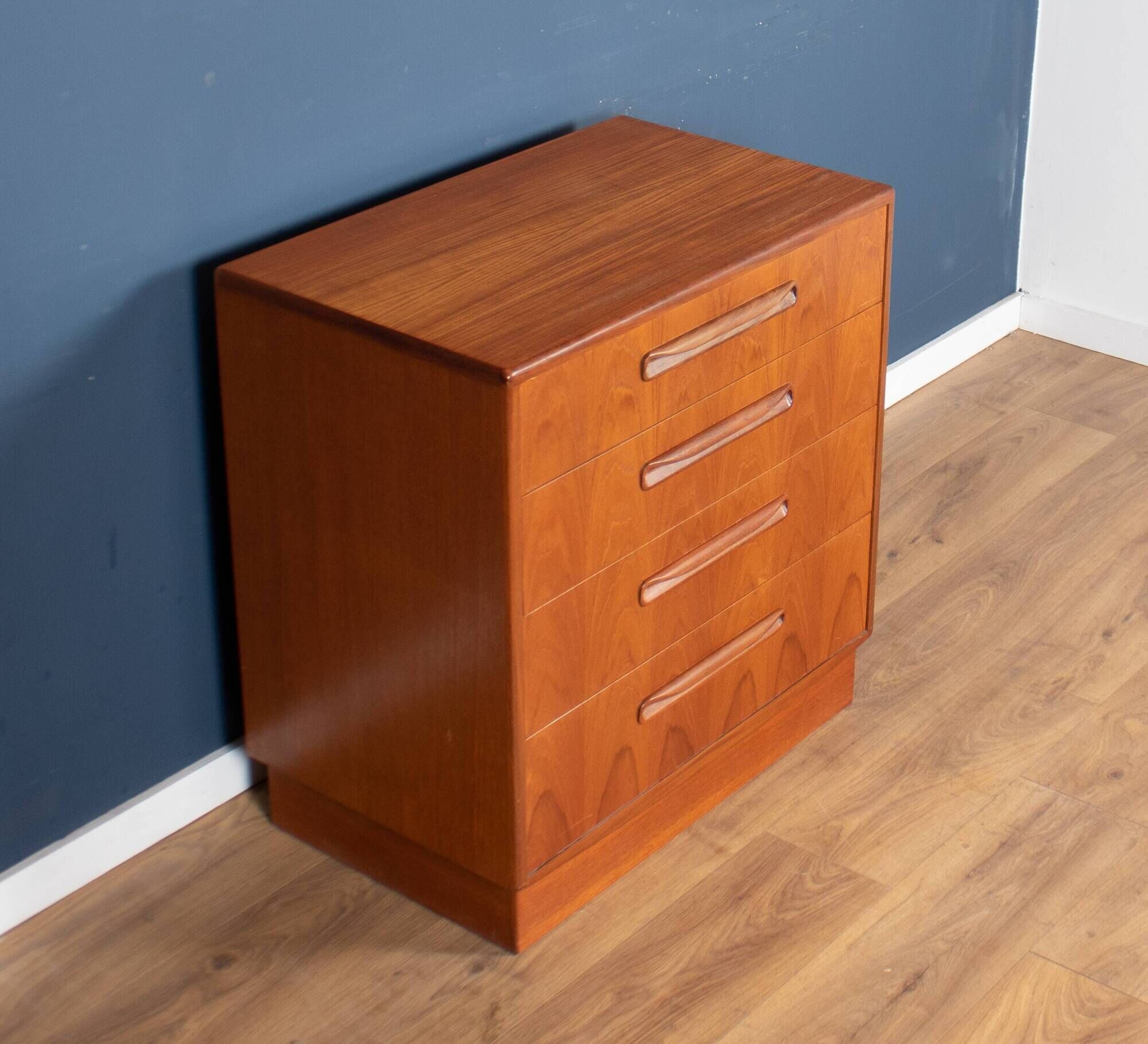 Commode rétro en teck des années 1960, fresque G Plan de Victor Wilkins pour commode