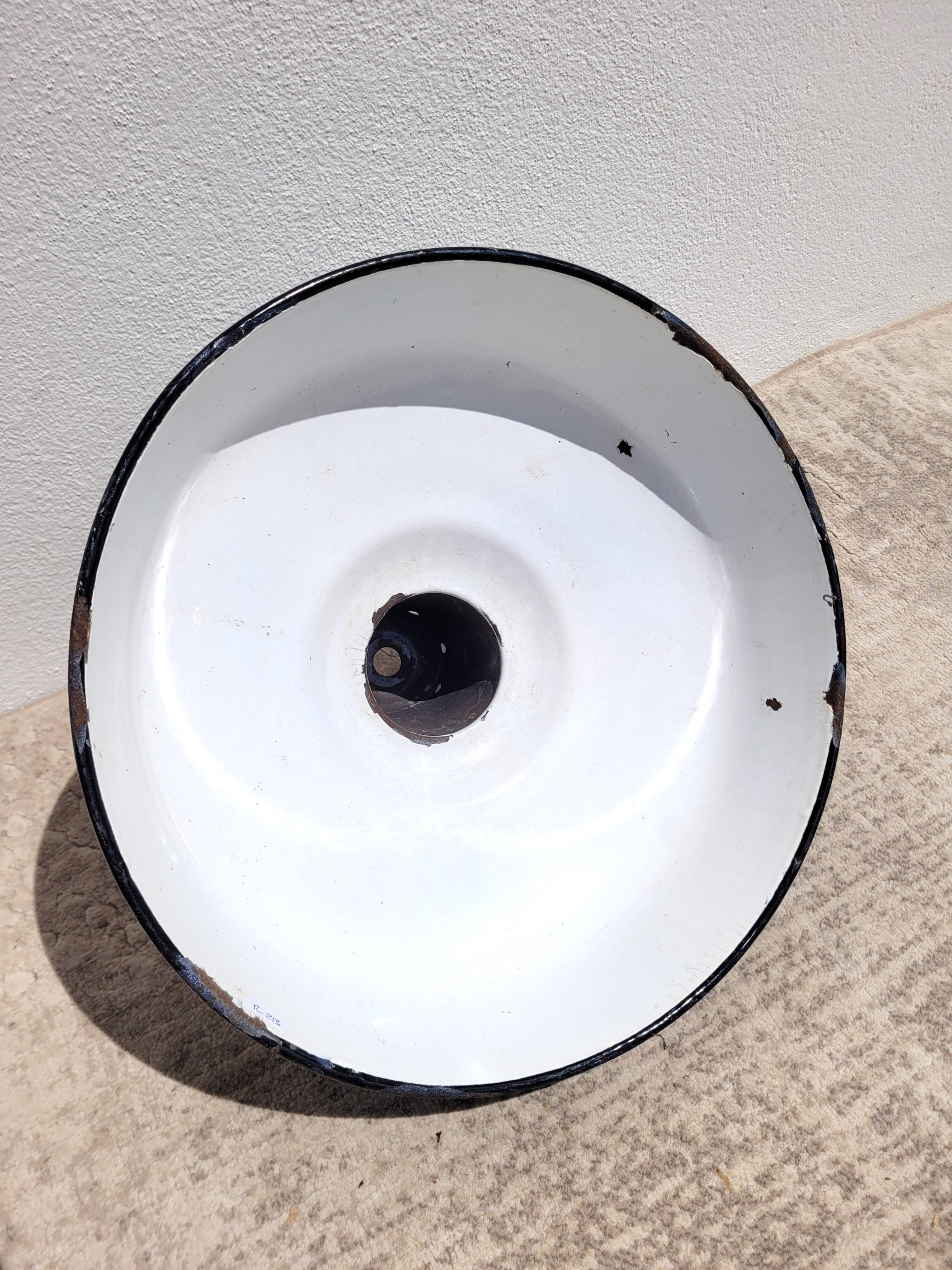 Industrial lampshade in green enameled sheet metal or ceiling lamp