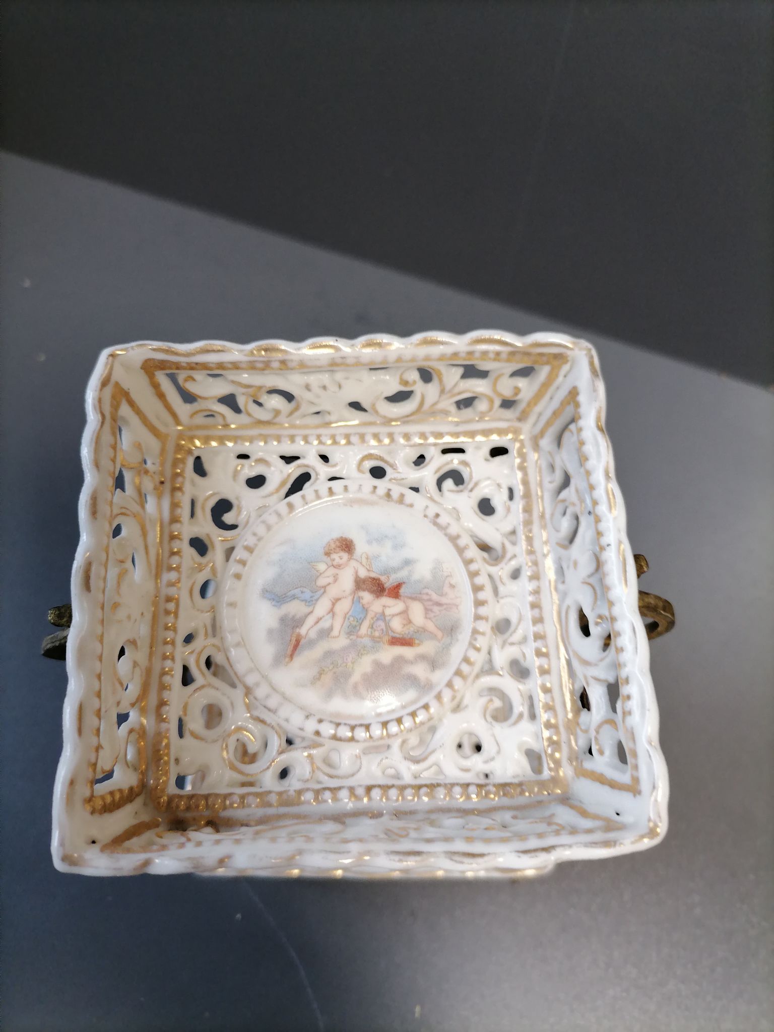 Serviteur faience