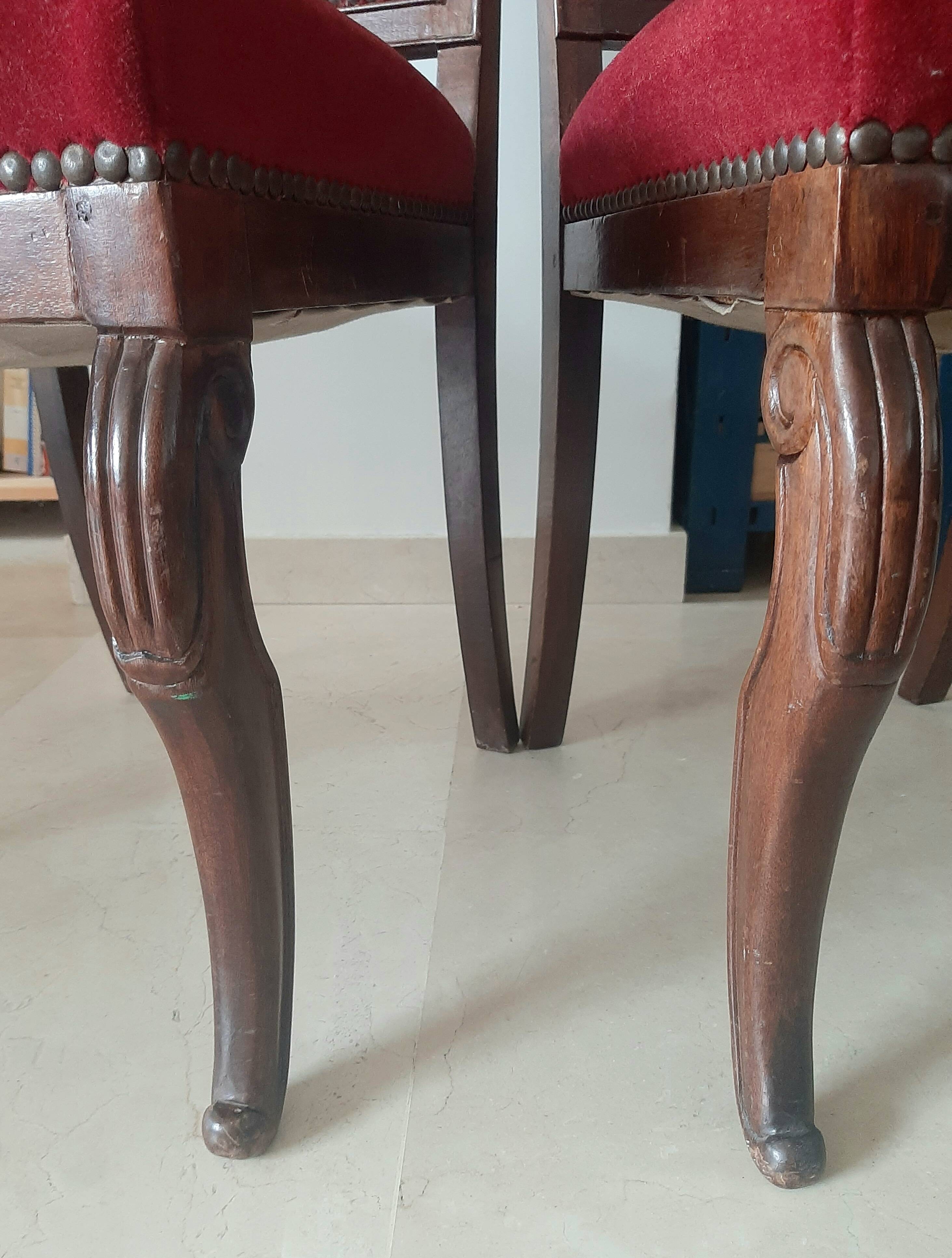 2 chaises antiques style Restauration en noyer et velours bordeaux
