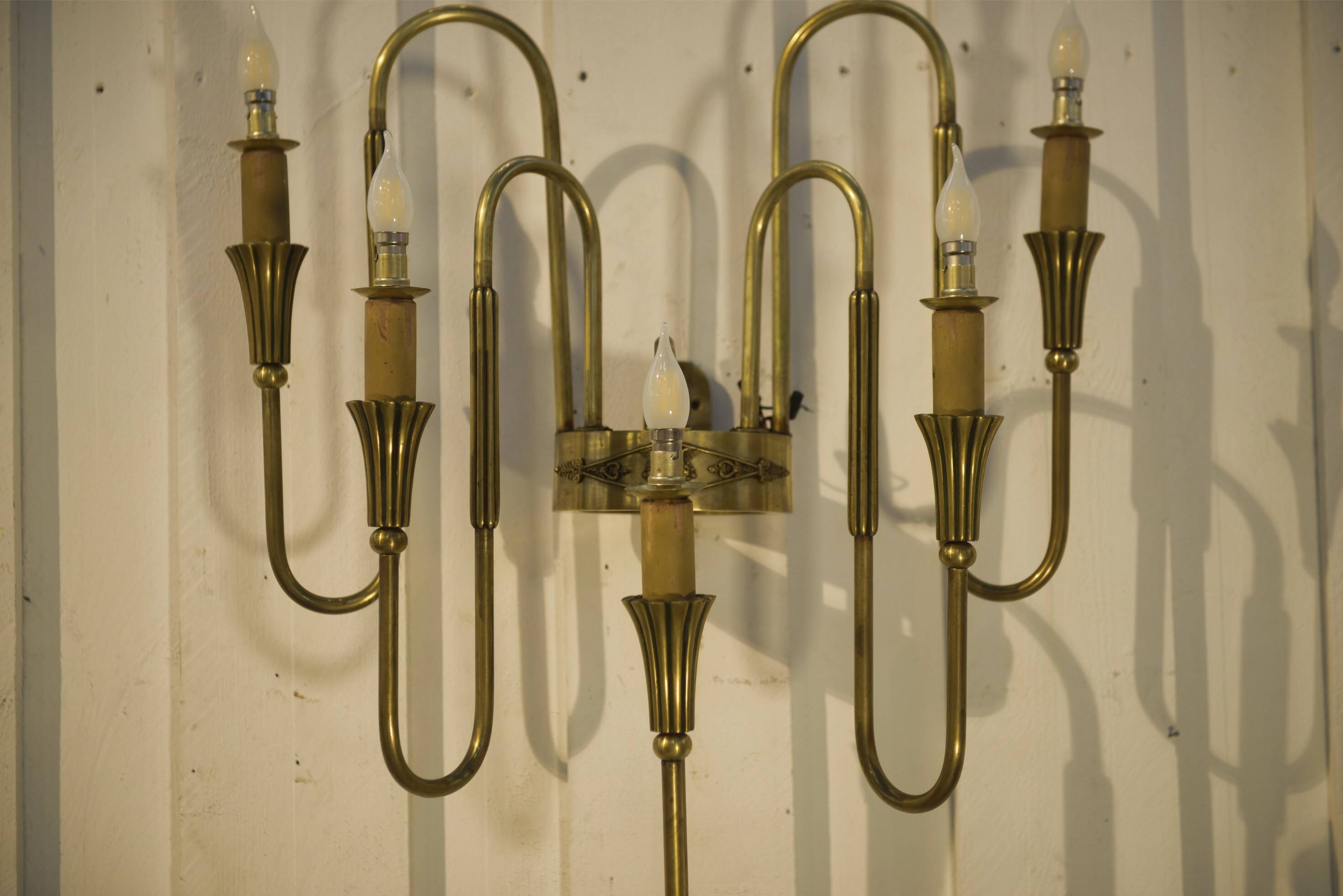 Monumental bronze wall light with 5 arms, neoclassical Art Deco from the 1940s.