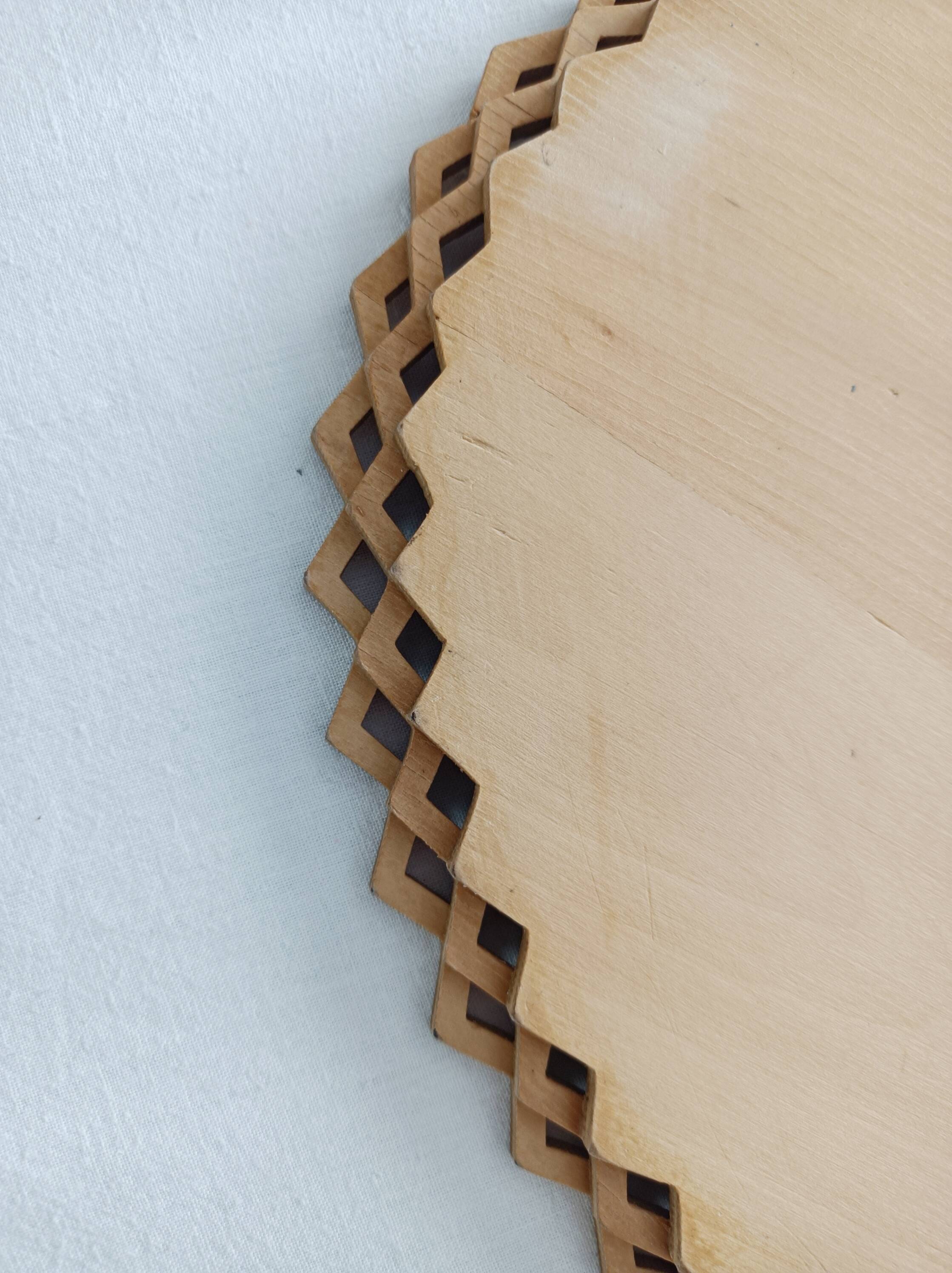 Plateau en bois, motif fleur