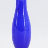 Vase en verre bleu