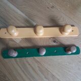 Wall-mounted coat rack with 3 mushroom-shaped hooks