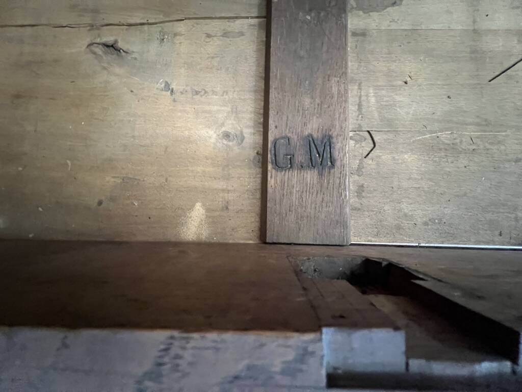 Large showcase library of a notary in solid oak from the late 19th century.