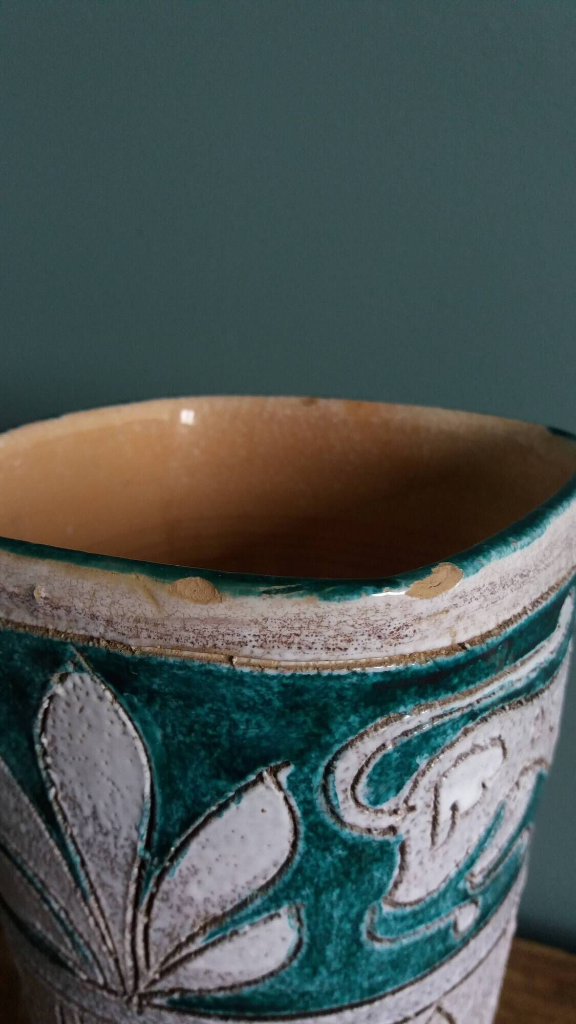 Sgraffito vase signed Nuovo Rinascimento, Fratelli Fanciullacci, Italy
