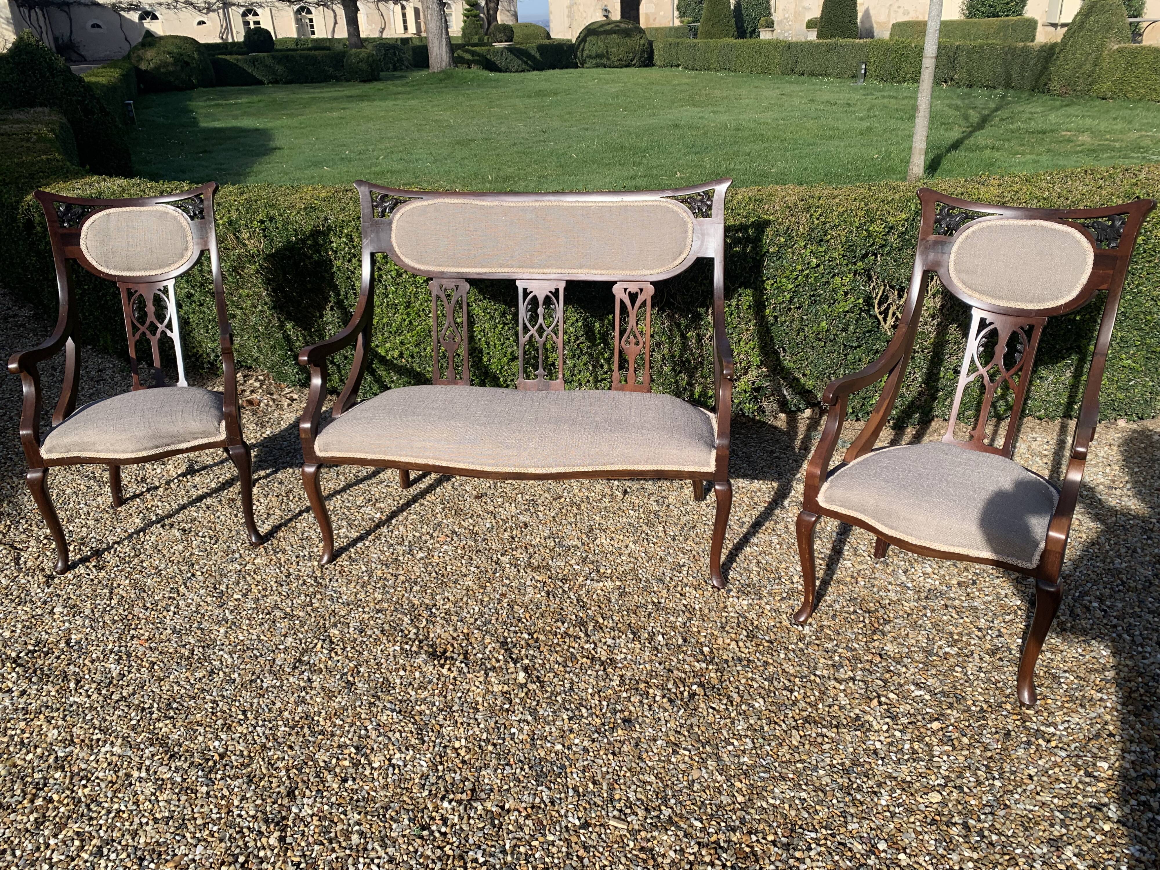 Bench and its two chairs