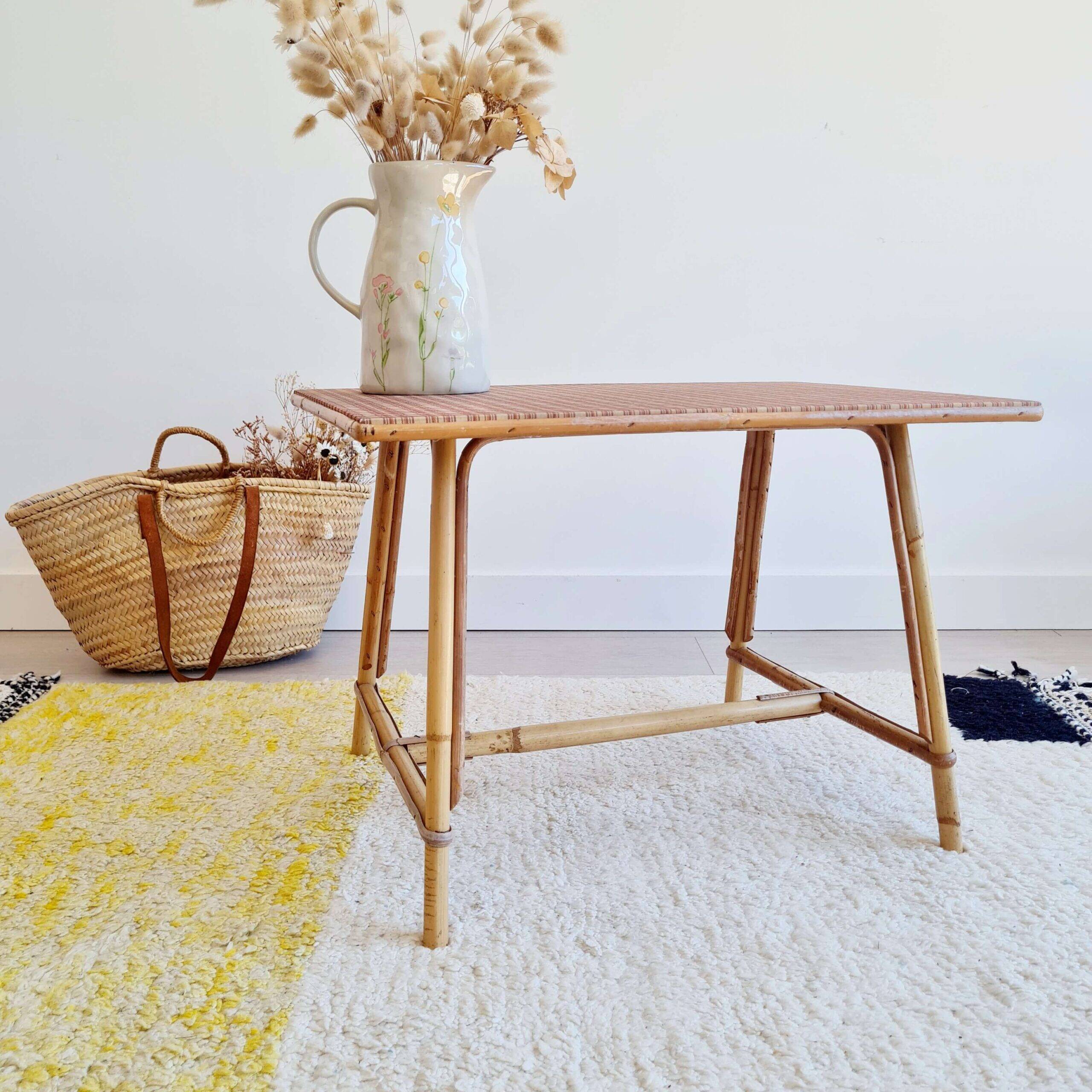 Table basse ancienne en rotin et motif tartan
