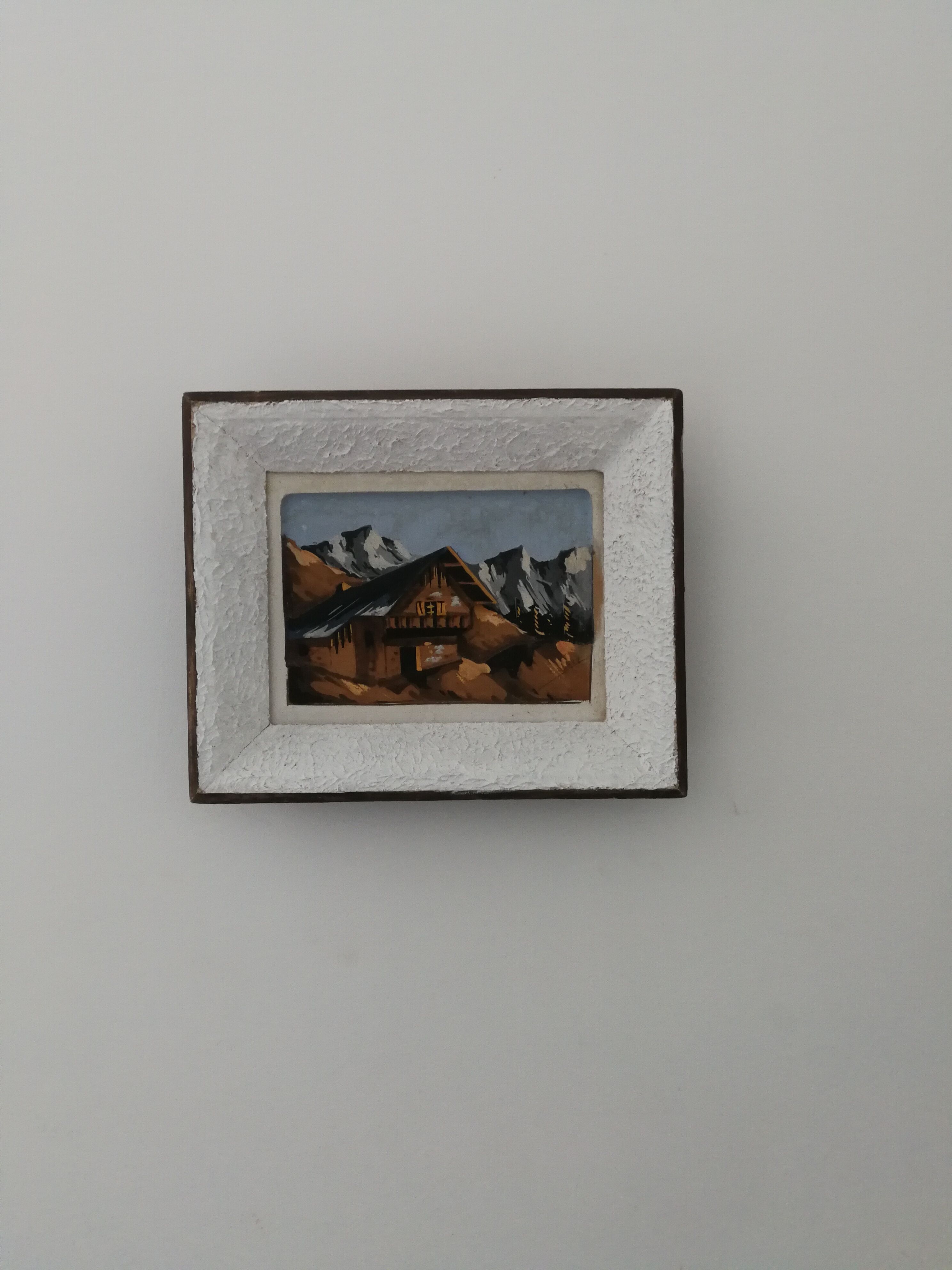 Cadre d'un chalet à la montagne en relief