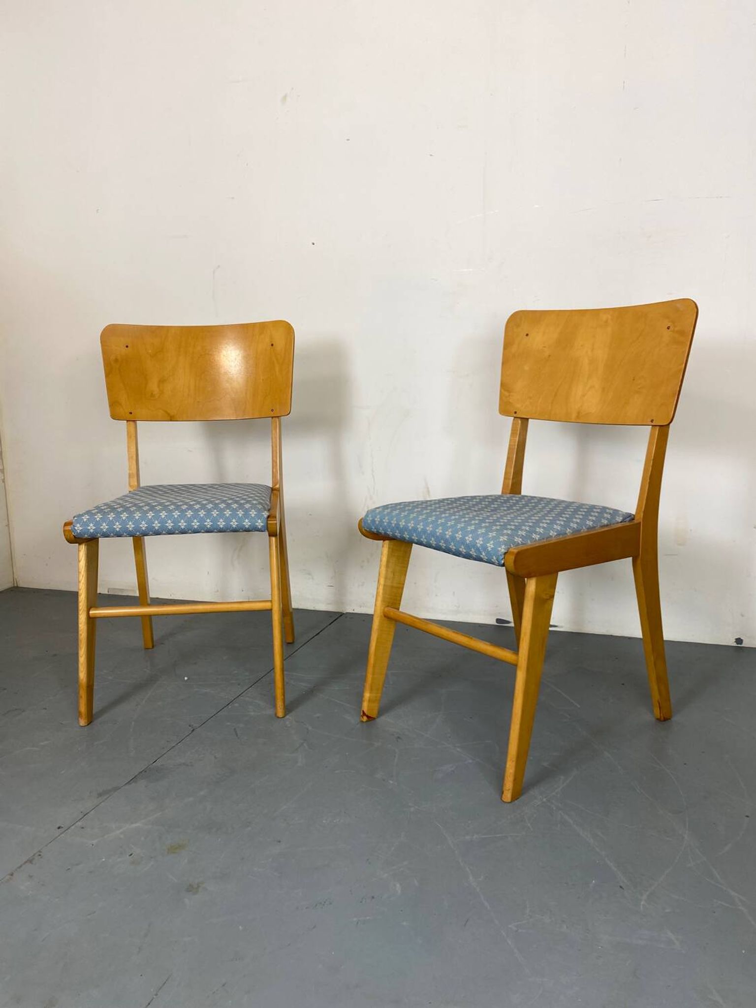 Chaises de salle à manger en hêtre modernistes du milieu du siècle, années 1950, lot de 2