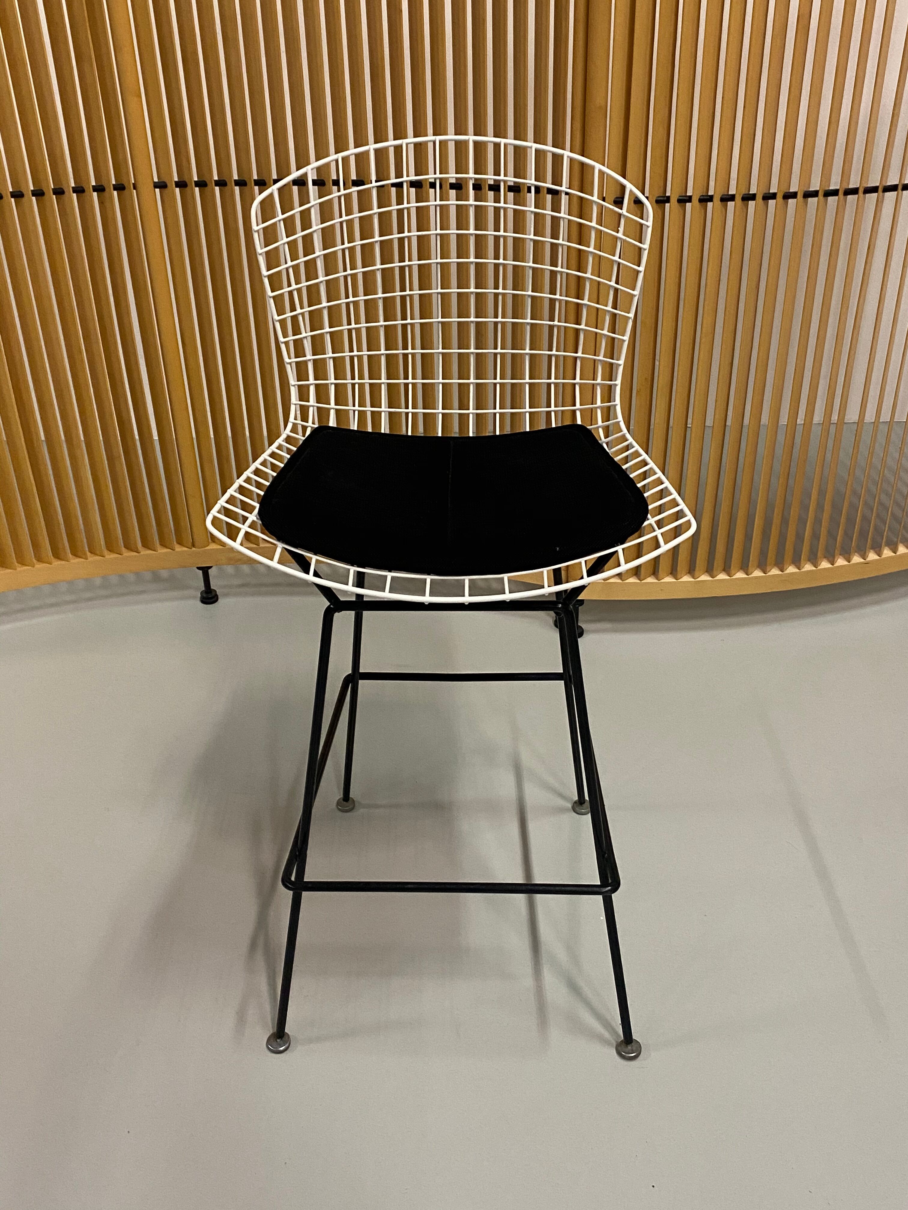 Wire barstools by Harry Bertoia for Knoll, 1960