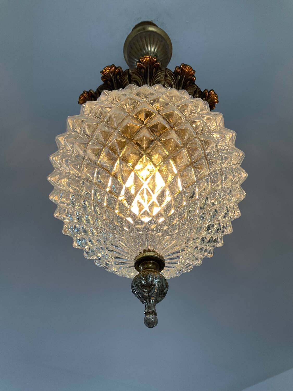 Vintage Pineapple pendant light in molded glass and gold metal