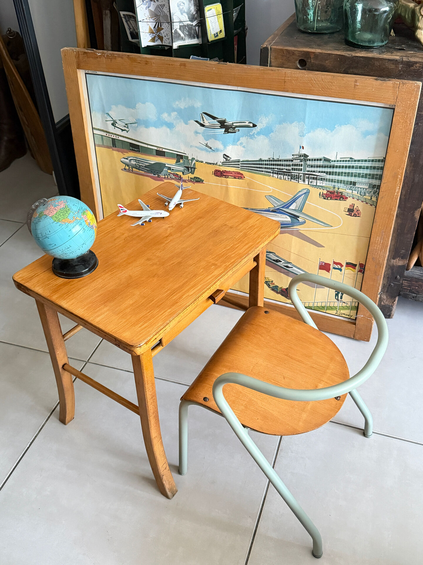 Bureau enfant Baumann en bois et chaise Hitier vintage