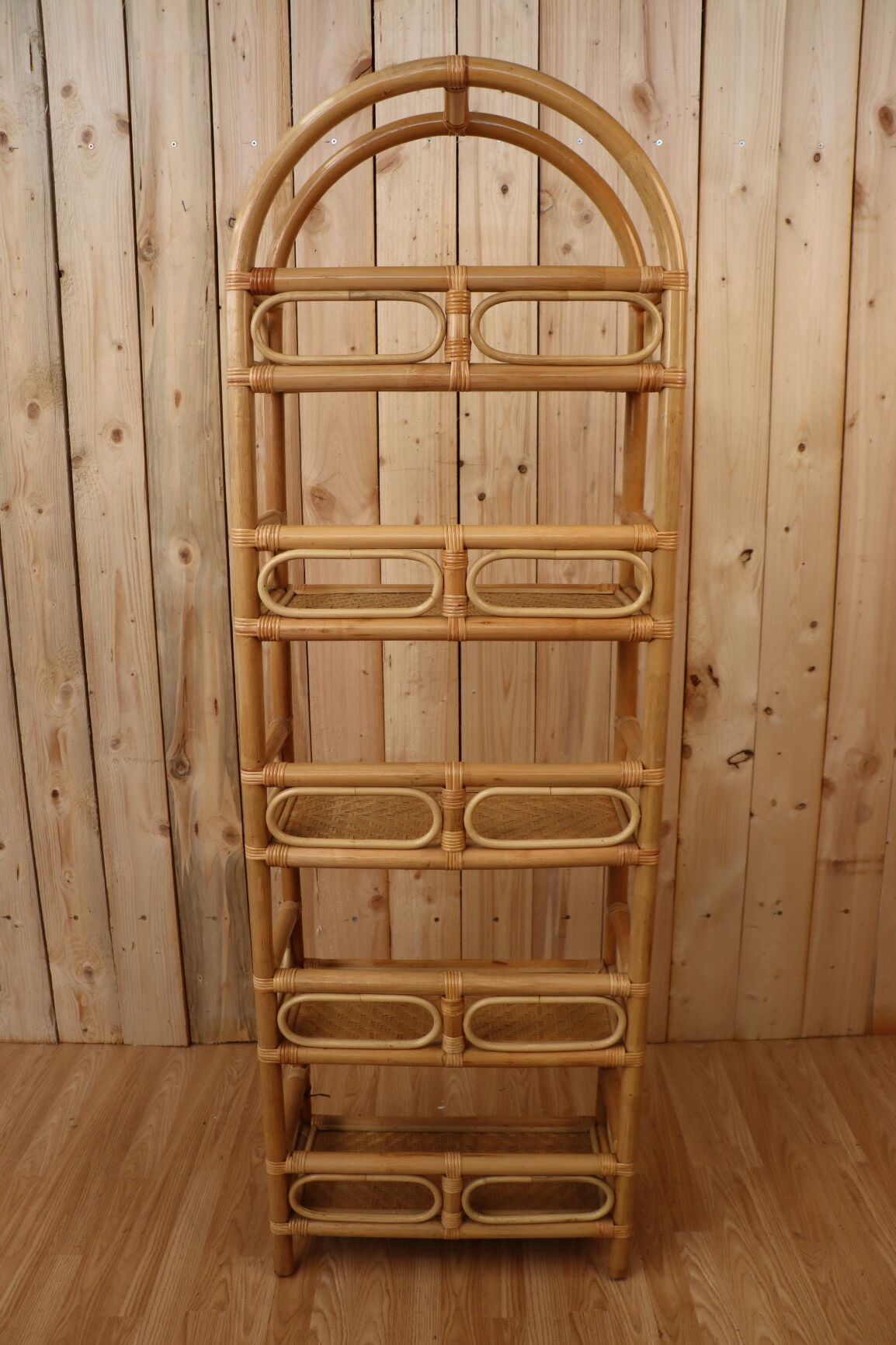 Rattan-footed landscaper