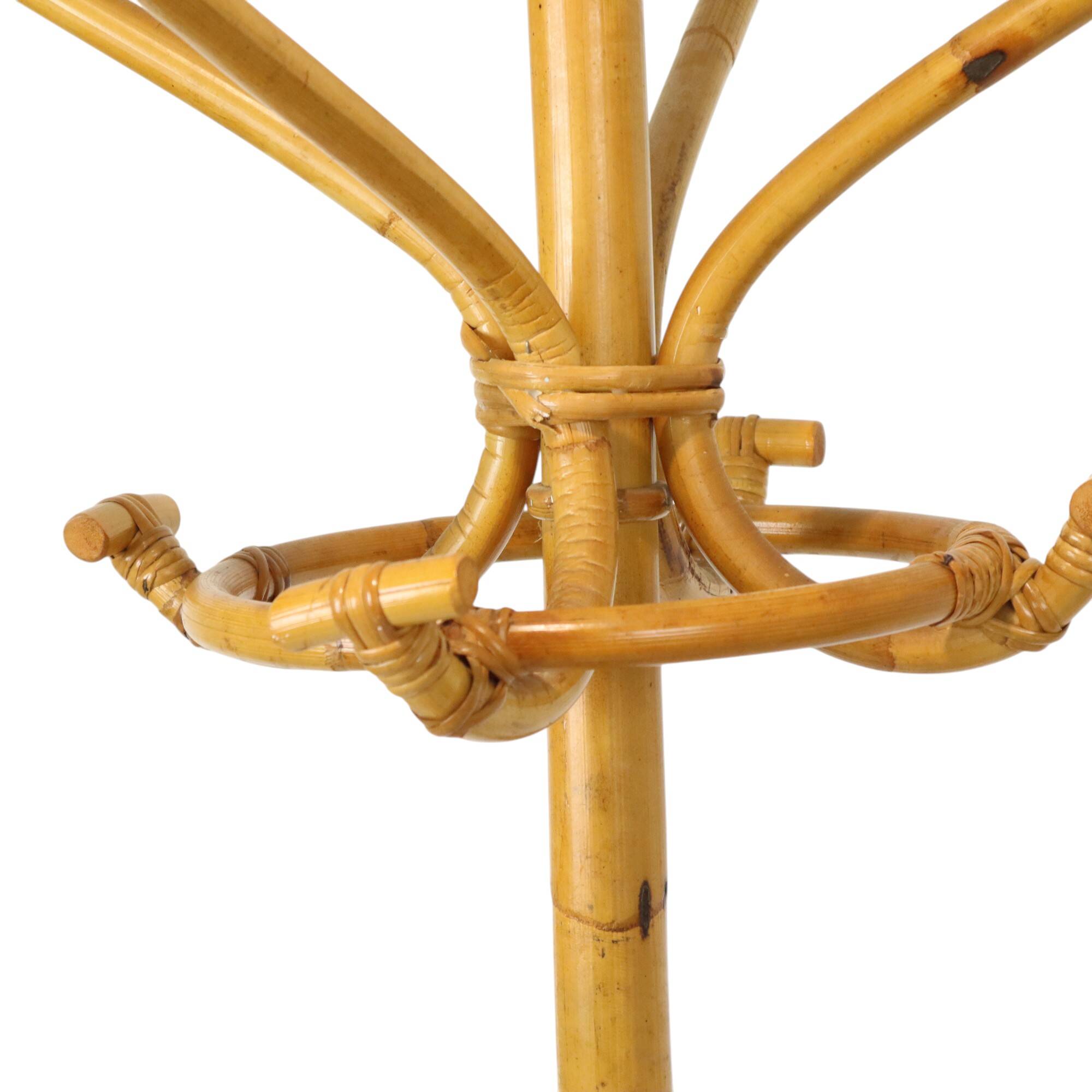 Rare grand porte-manteau sur pied en rotin et laiton style bohème 185 cm