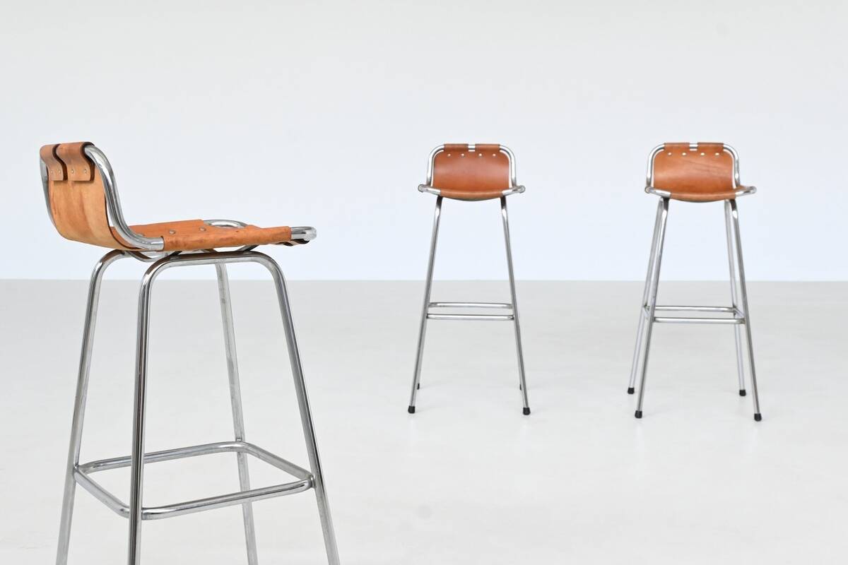 Tabourets de bar en cuir Charlotte Perriand Station de ski des Arcs France 1960