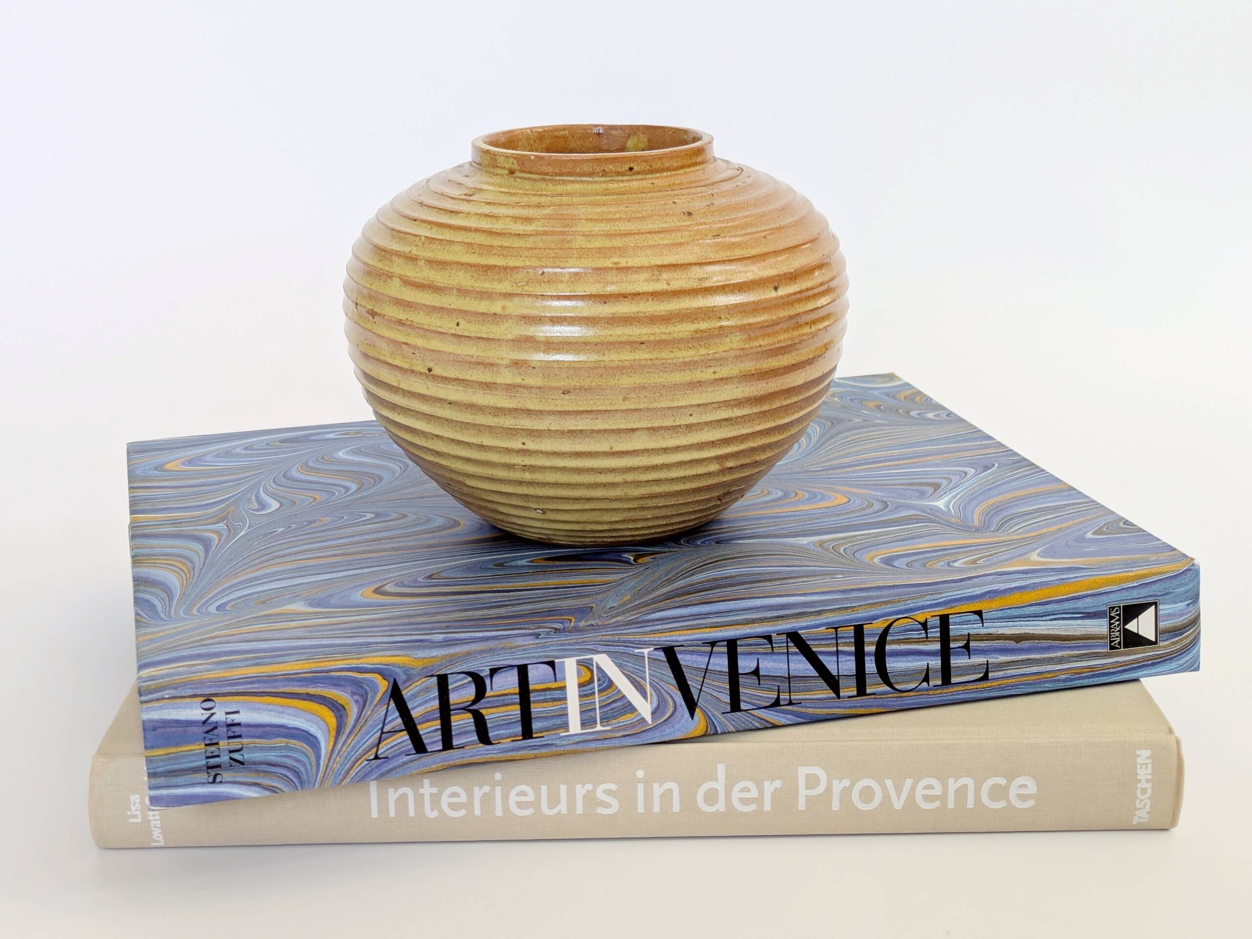Vase vintage en grès ocre doré, céramique d’artiste signée