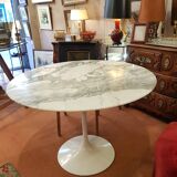 Marble tulip round table by eero saarinen