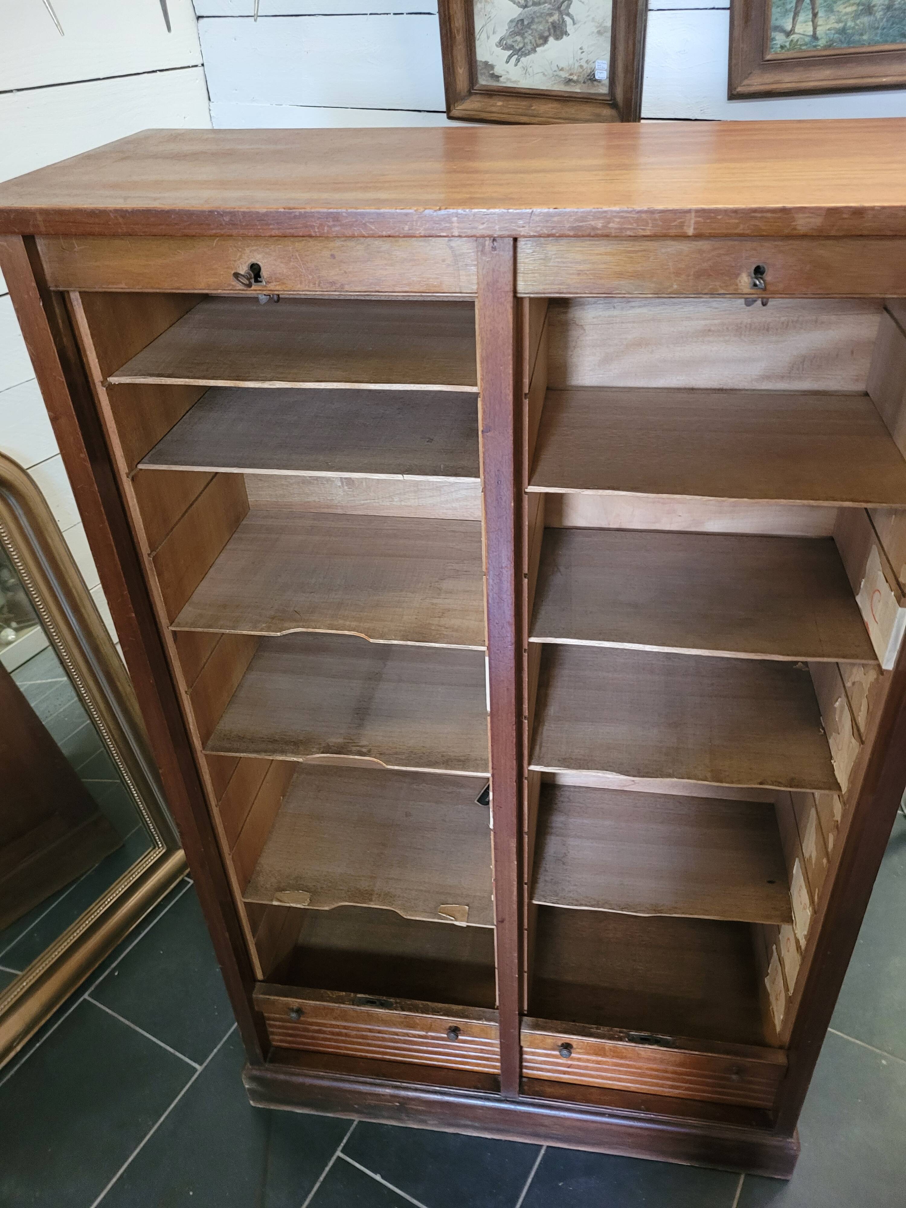Double curtain binder in blond mahogany