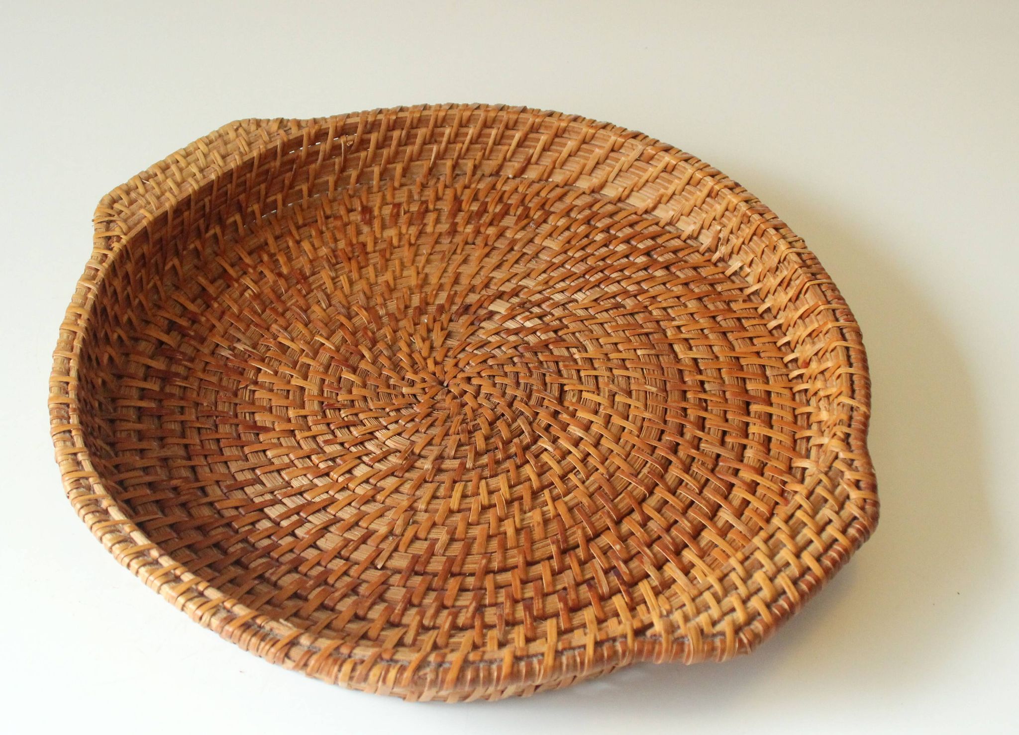 Round wicker serving tray, rattan