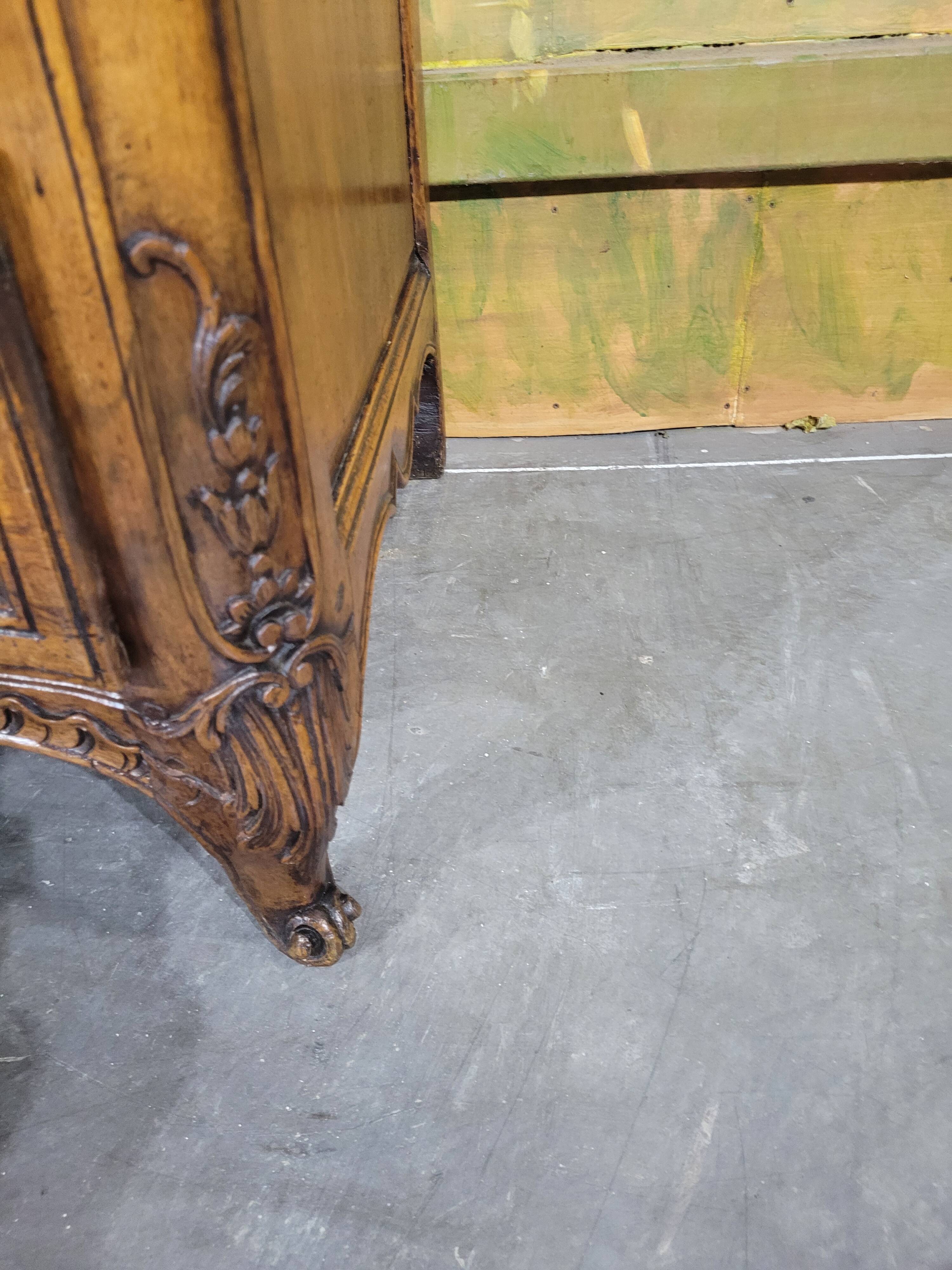 Petiote commode époque Louis XV galbée