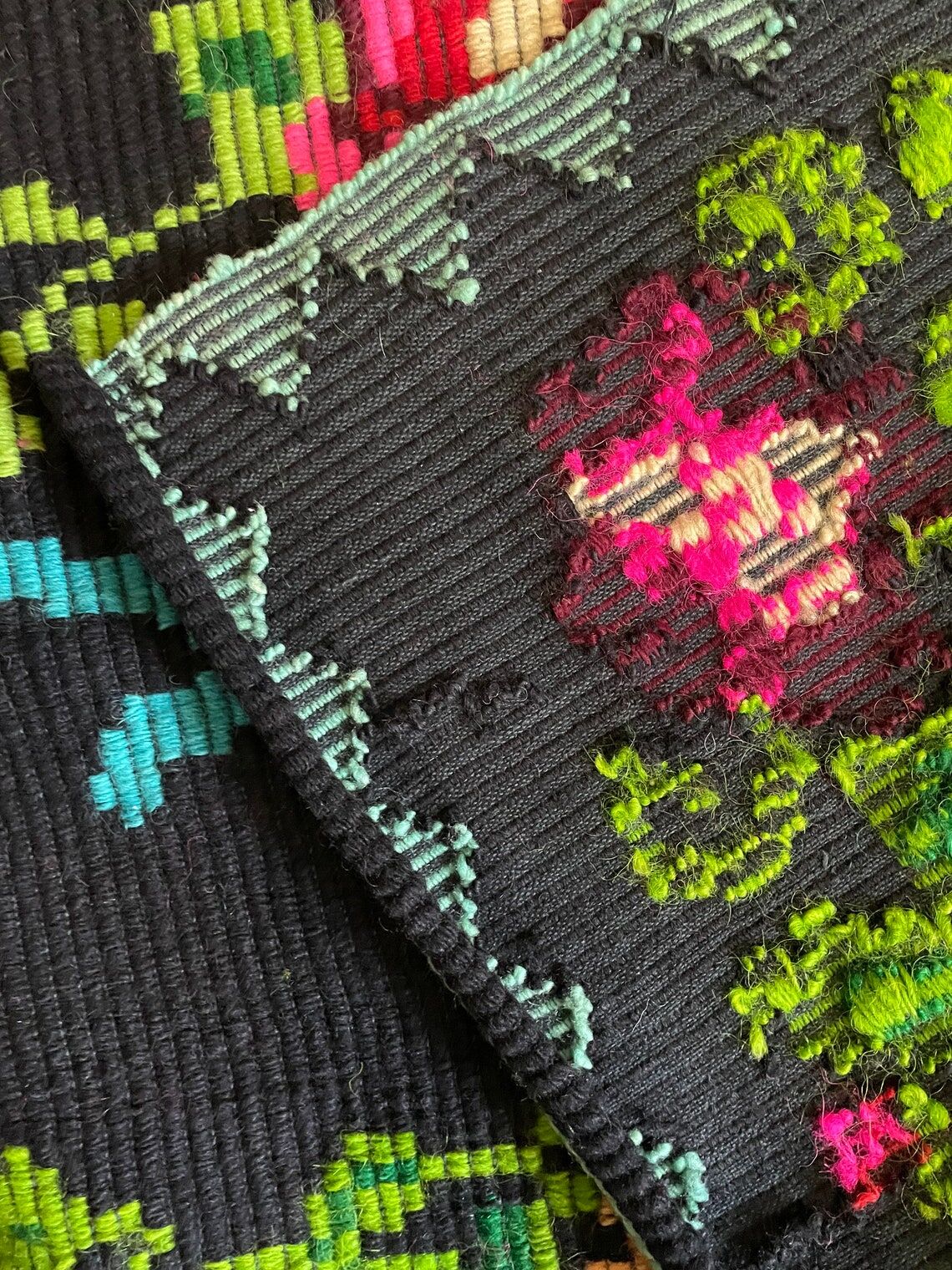 Romanian carpet with roses handmade in wool 177x154cm