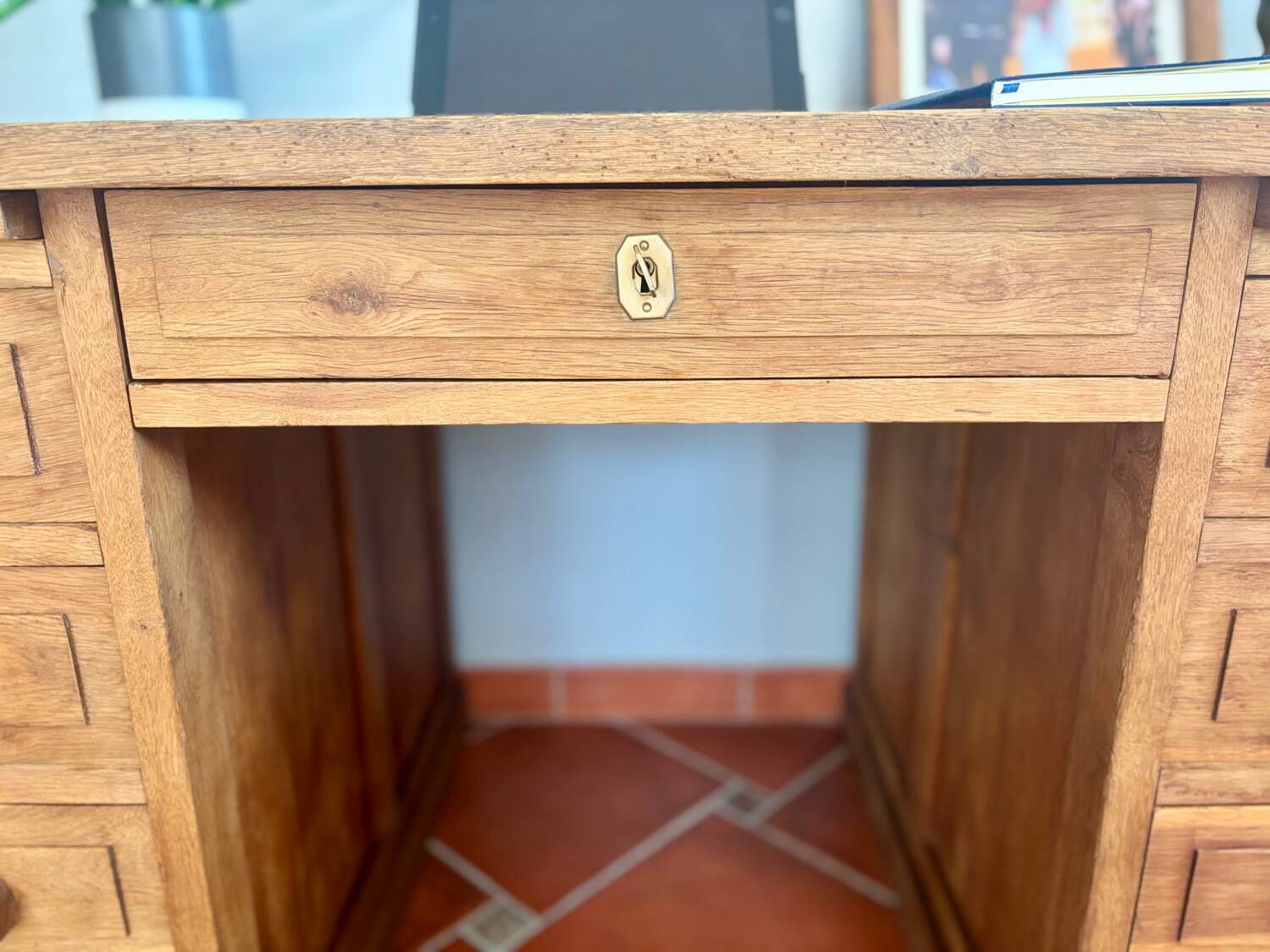 Bureau de maître d'école américain