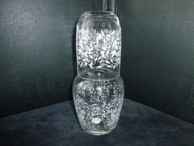 Night servant in screen-printed glass decoration