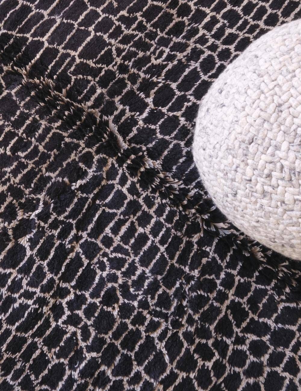 Black Beni Ourain Rug - 250 x 184 cm