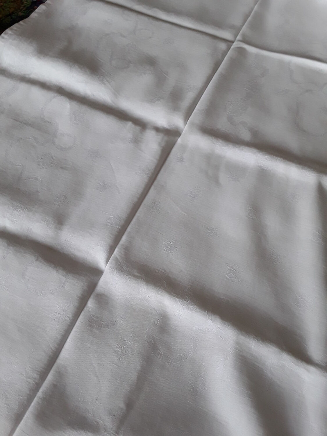 2 white cotton damask tablecloths