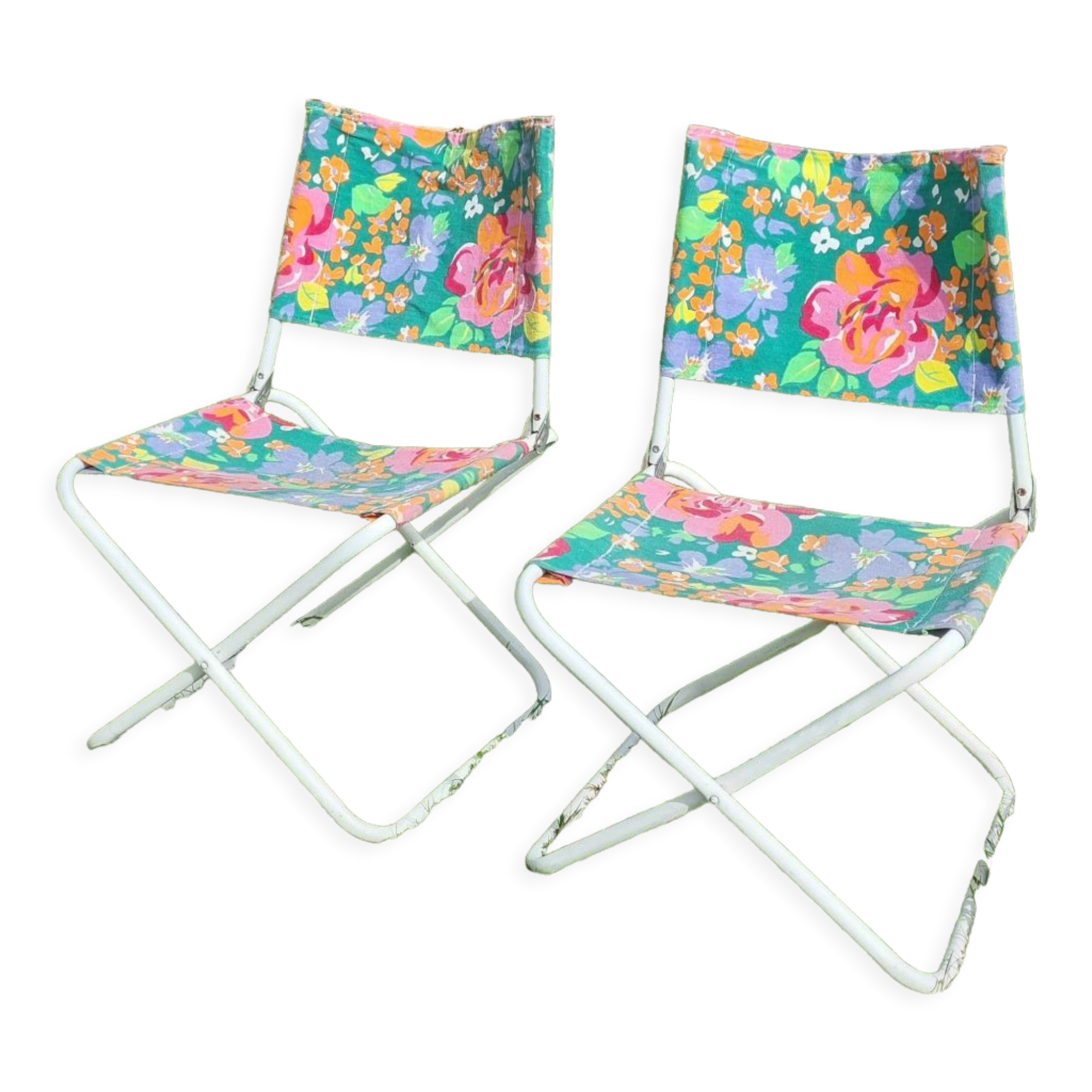 pair folding beach chairs