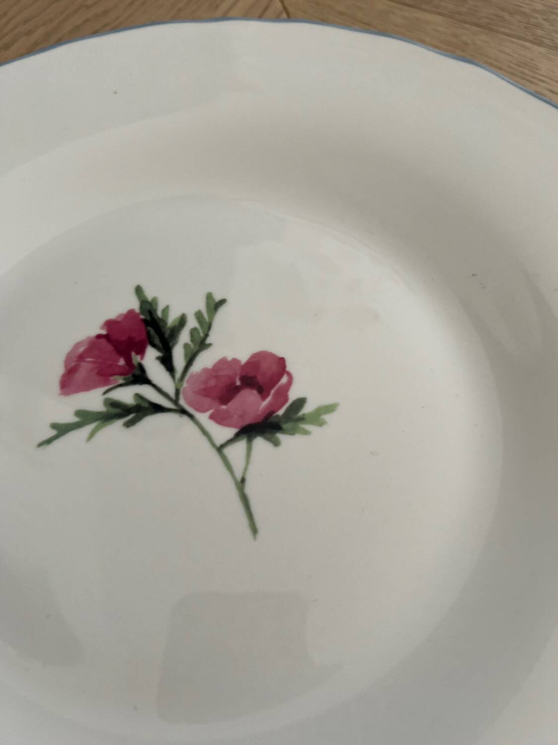 Vintage floral plates, country chic bohemian style.