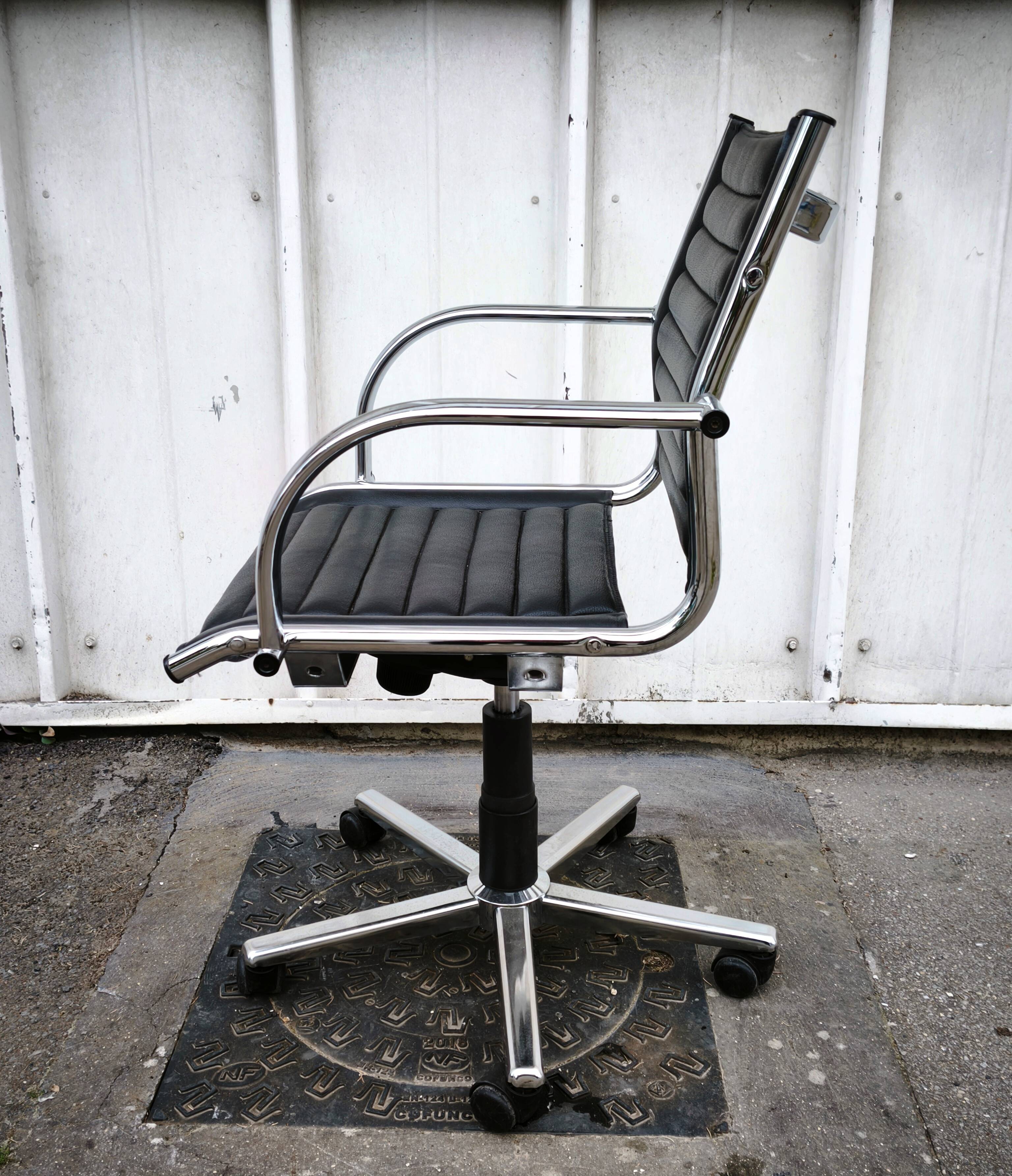 Set of 4 BUM office chairs