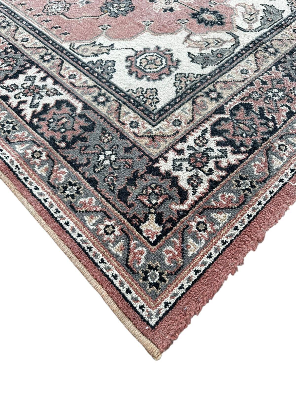 Oriental style rug 170cm x 120cm