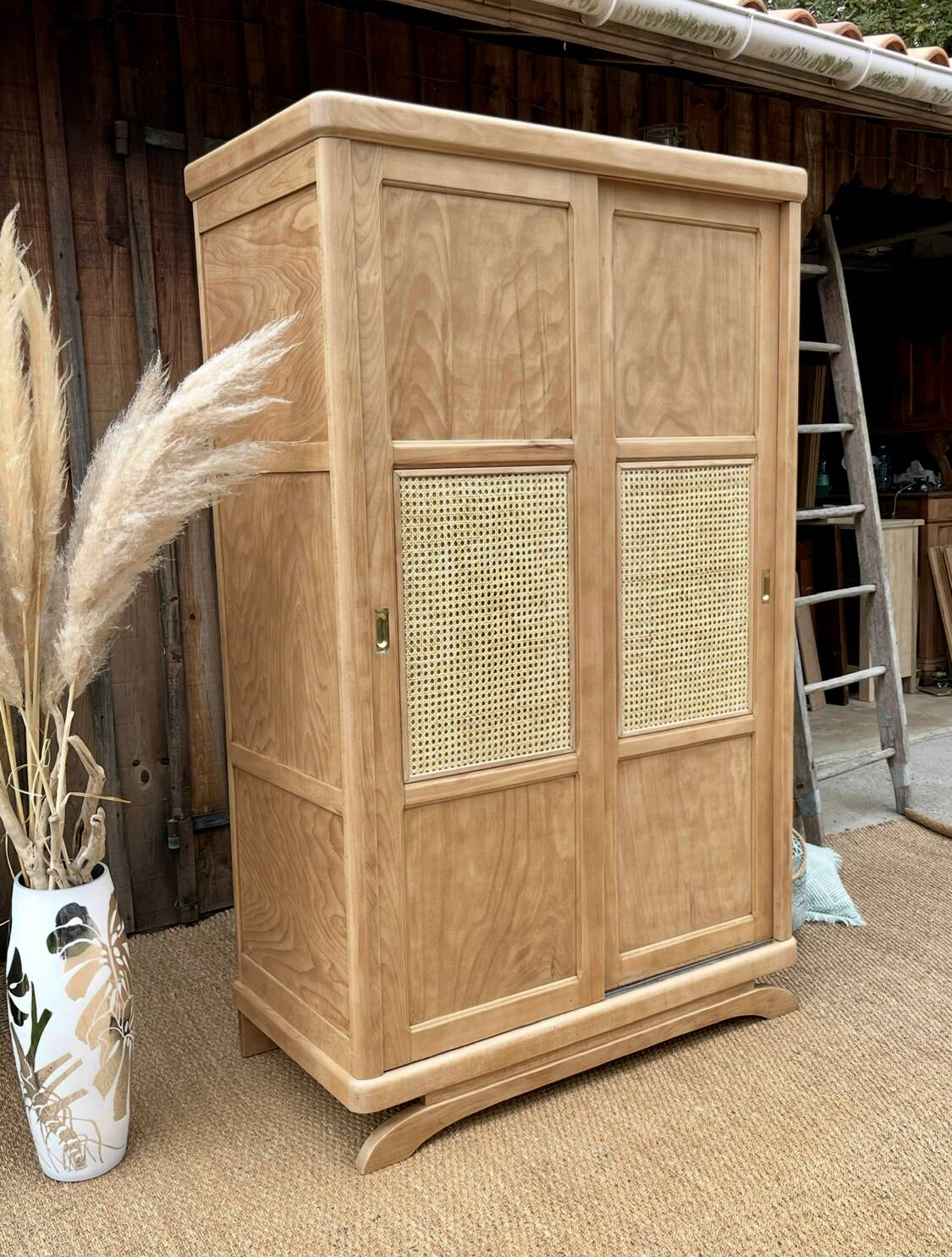 Sliding door wardrobe