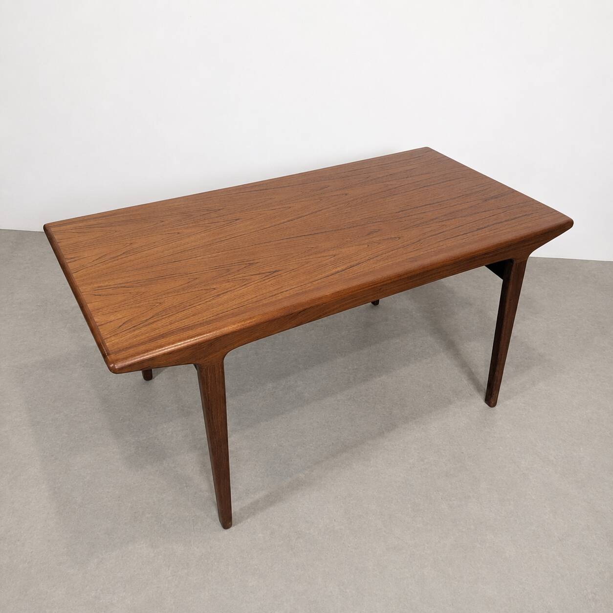 Vintage Scandinavian table in solid teak from Denmark.