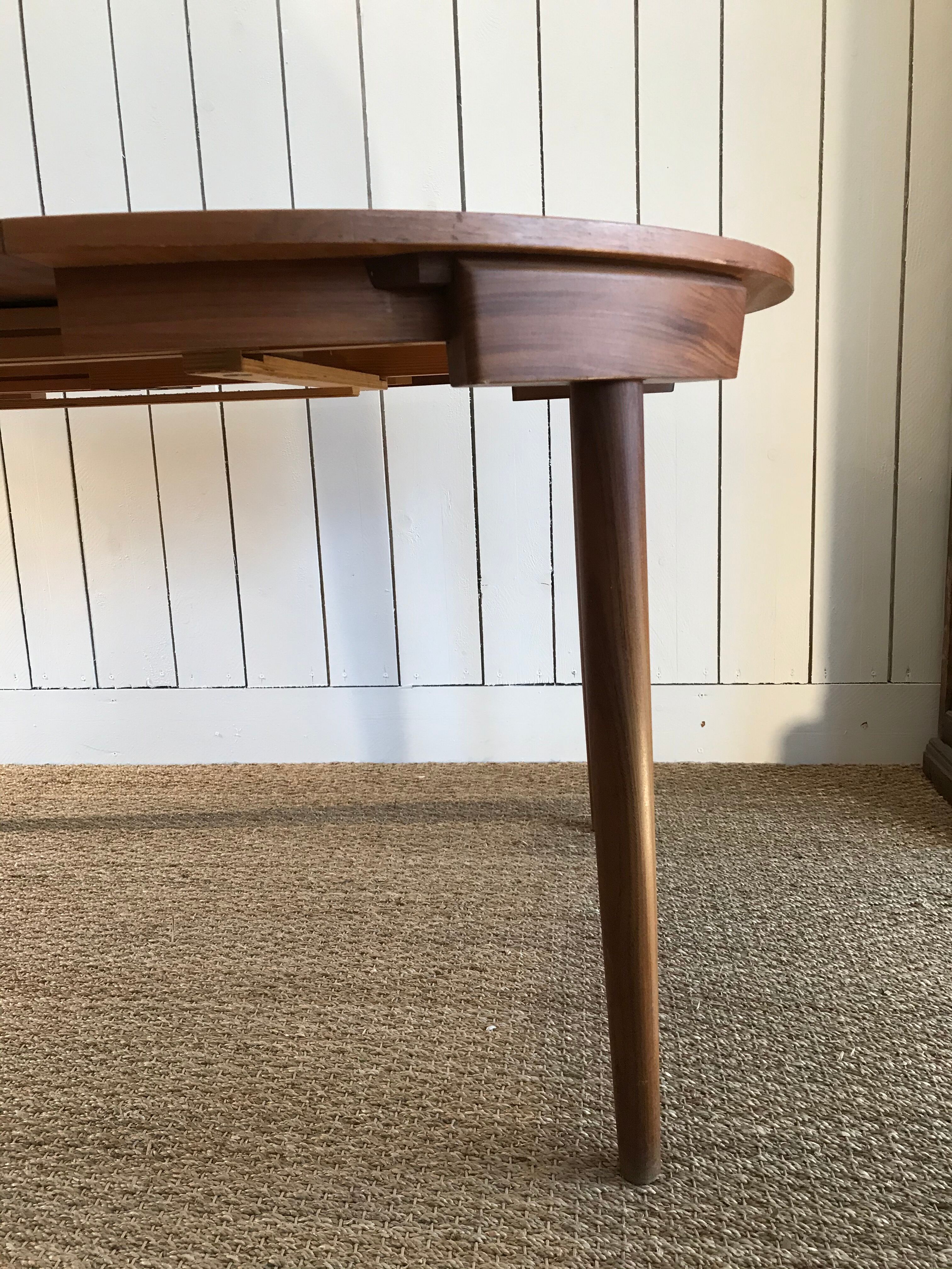 Dining table in Scandinavian teak Hans Olsen