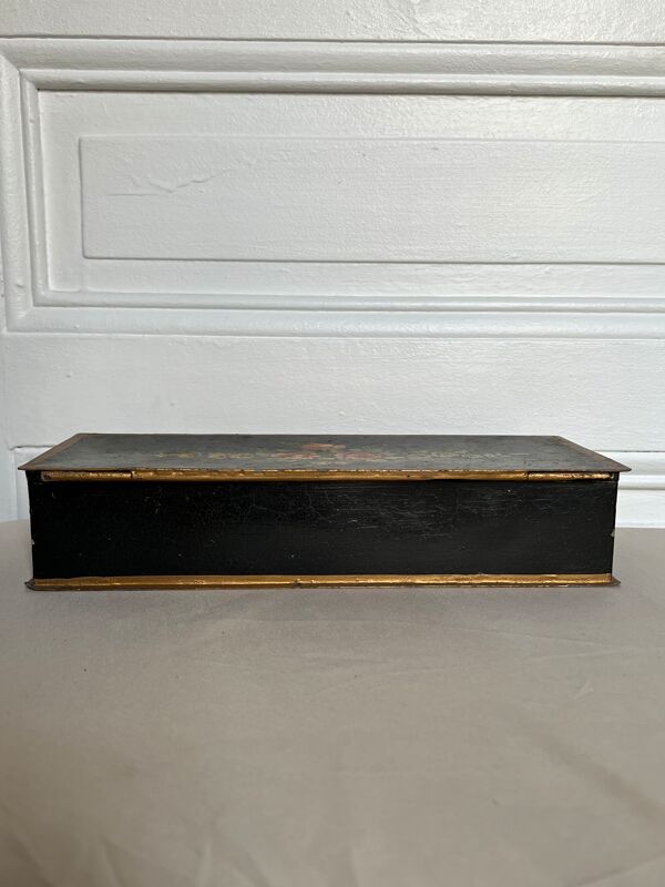 Boite à bijoux noir avec fleurs intérieur tissu gris