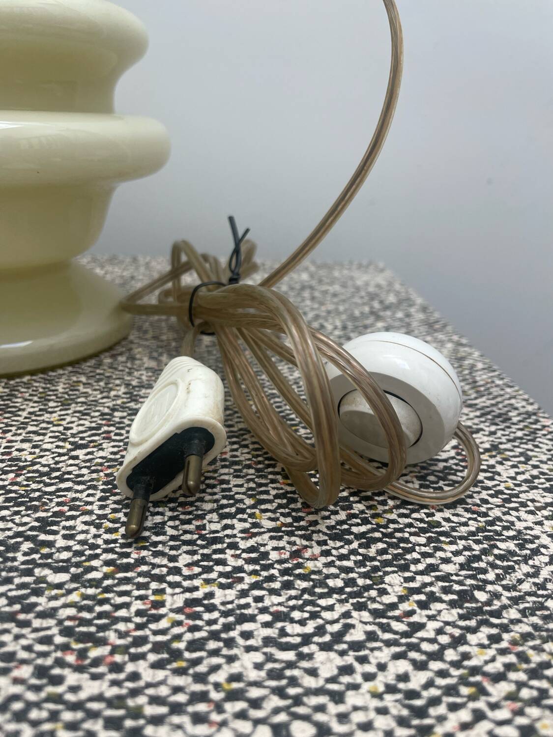 Pastel yellow opaline lamp